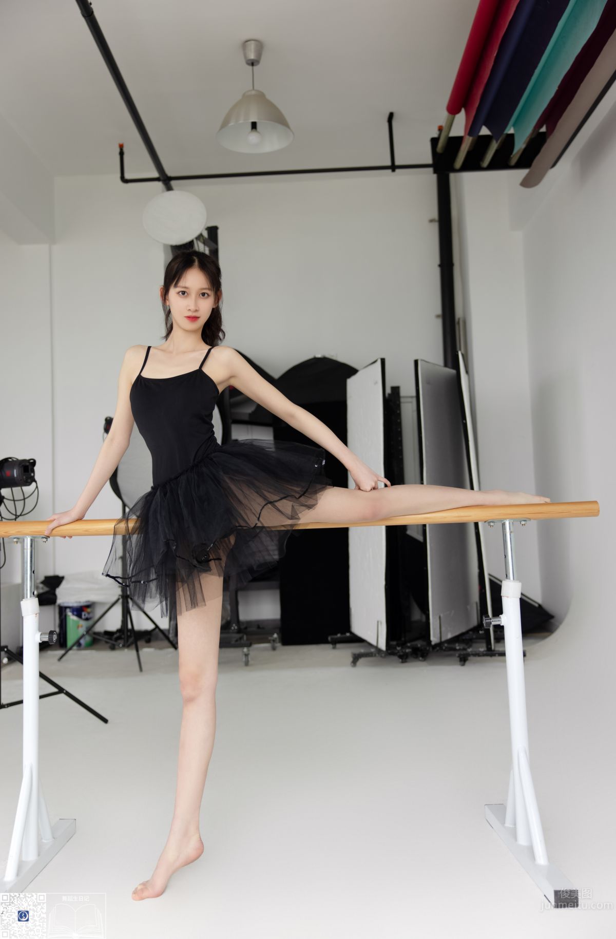 Li Li: GALLI No. 042 photo 27