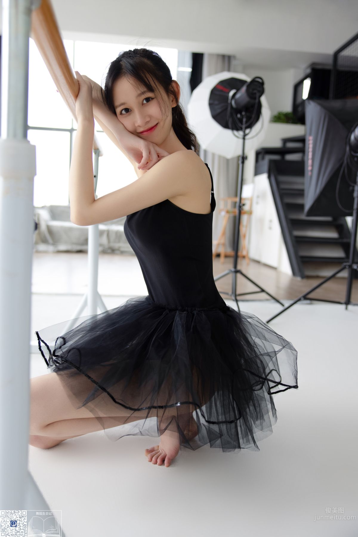 Li Li: GALLI No. 042 photo 28