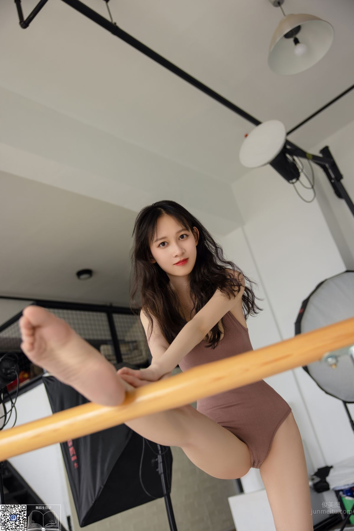 Li Li: GALLI No. 042 photo 29