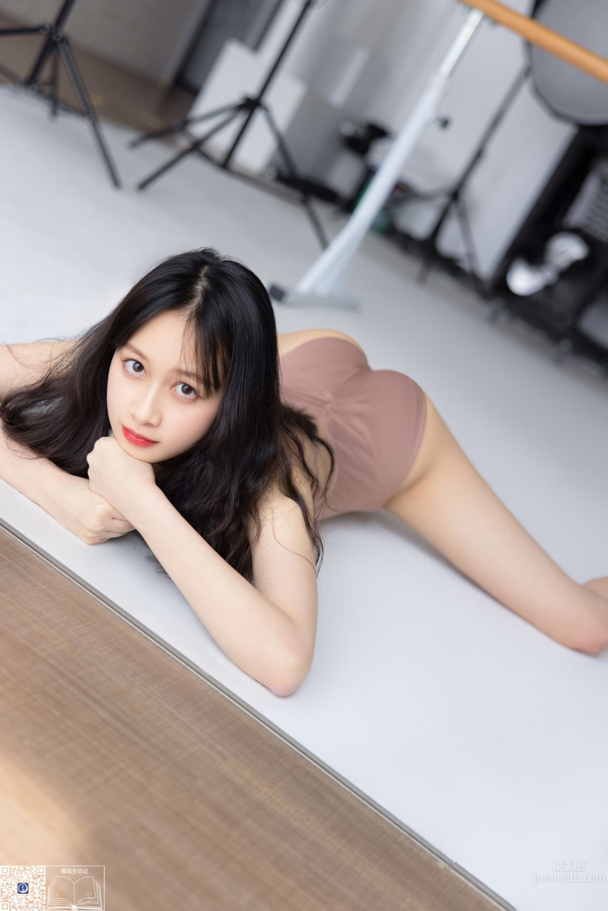 Li Li: GALLI No. 042 photo 34