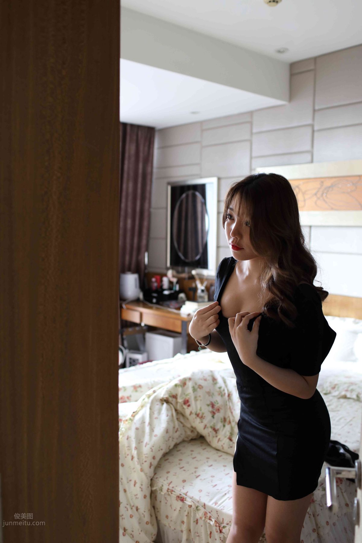 [Mojing Street] 008 Short Skirt, Gray Stockings and High Heels Outing photo 13