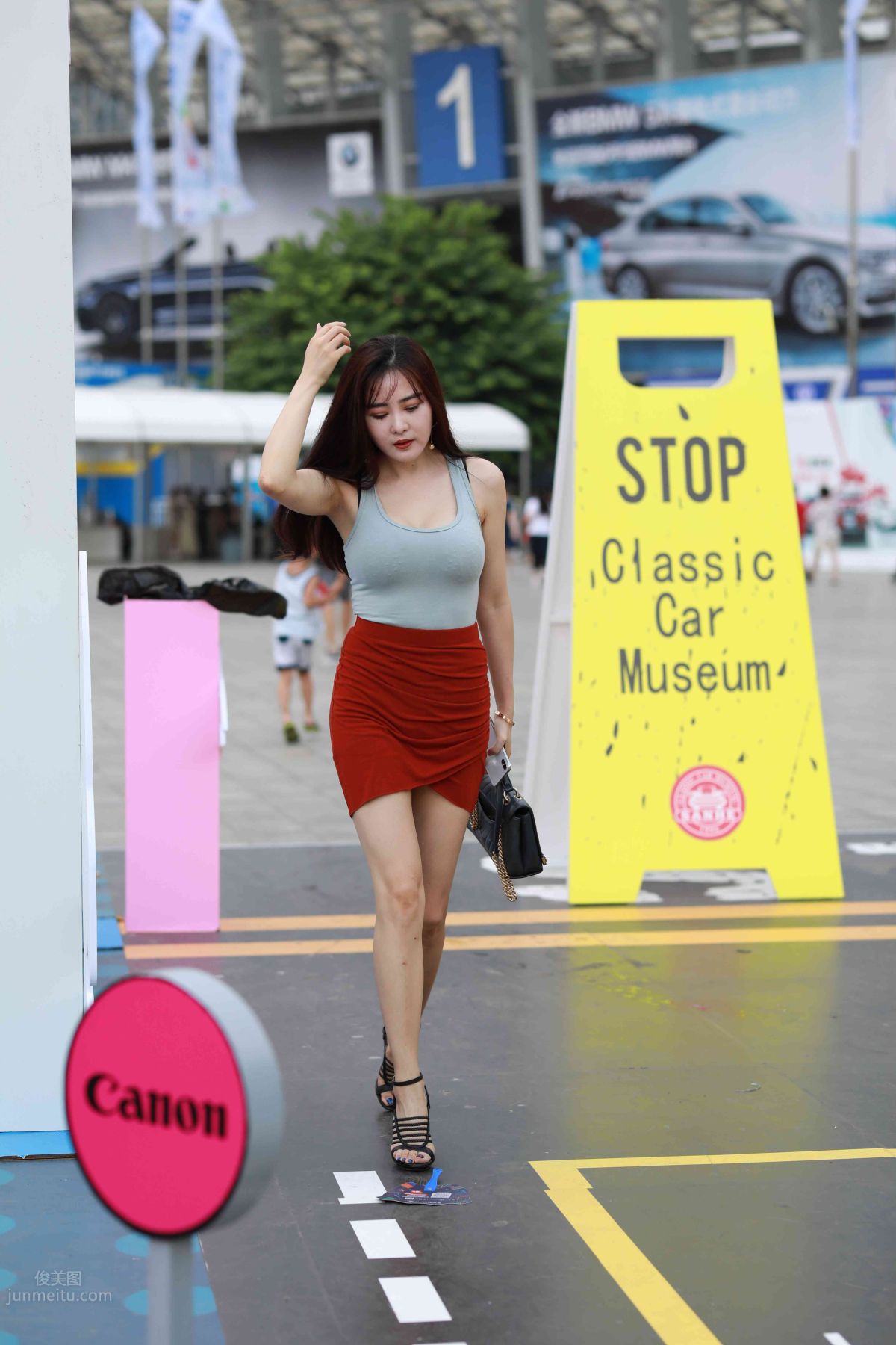 [Mojing Street] 011 Street Snap Girl in Red Skirt photo 8