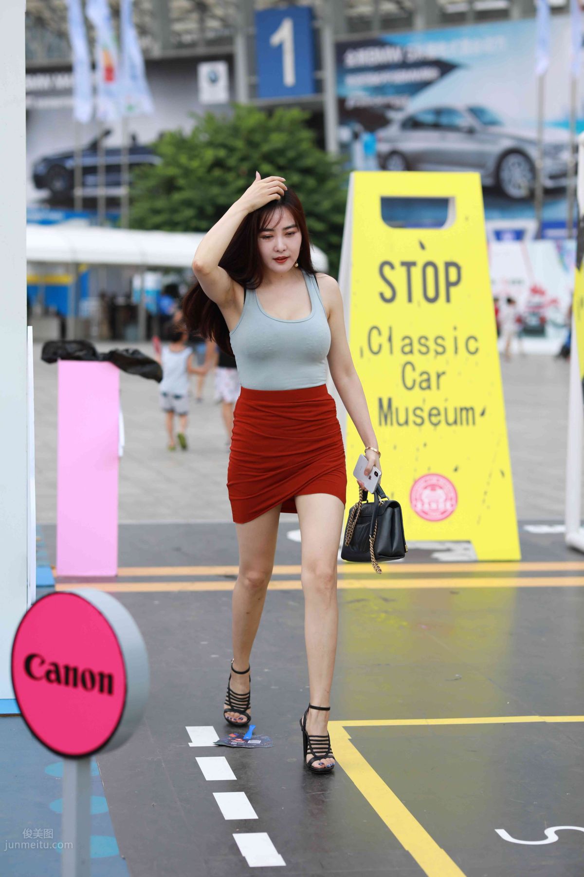 [Mojing Street] 011 Street Snap Girl in Red Skirt photo 10