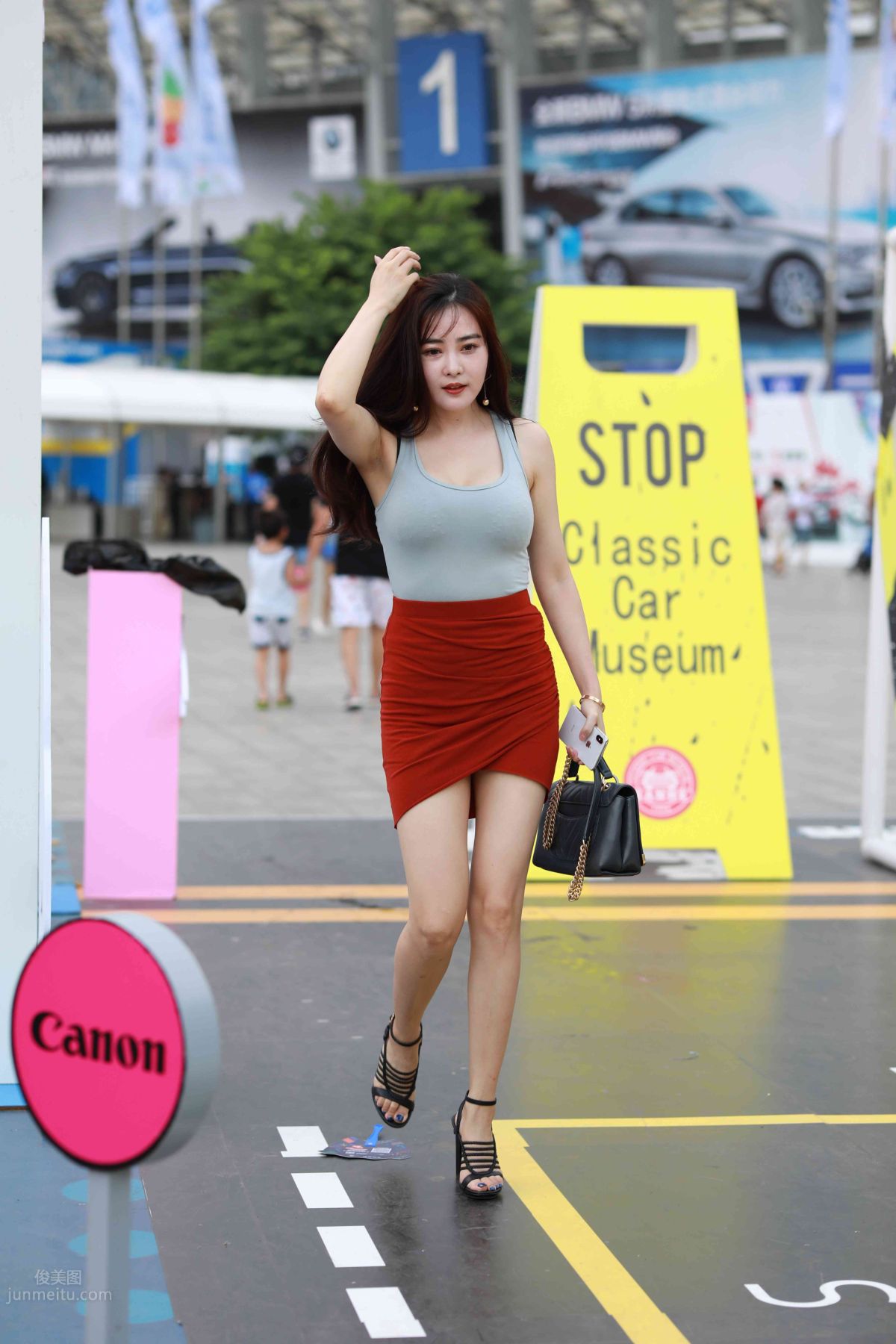 [Mojing Street] 011 Street Snap Girl in Red Skirt photo 11