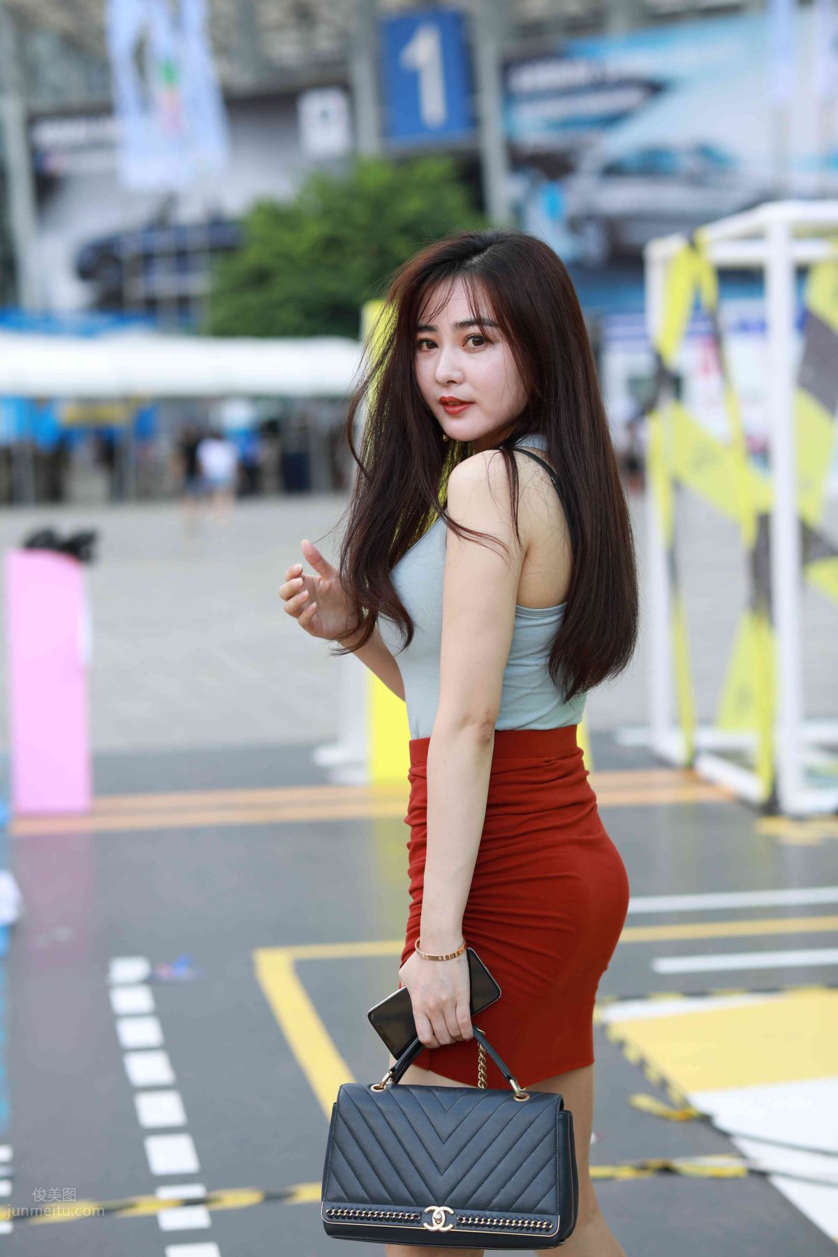 [Mojing Street] 011 Street Snap Girl in Red Skirt photo 18