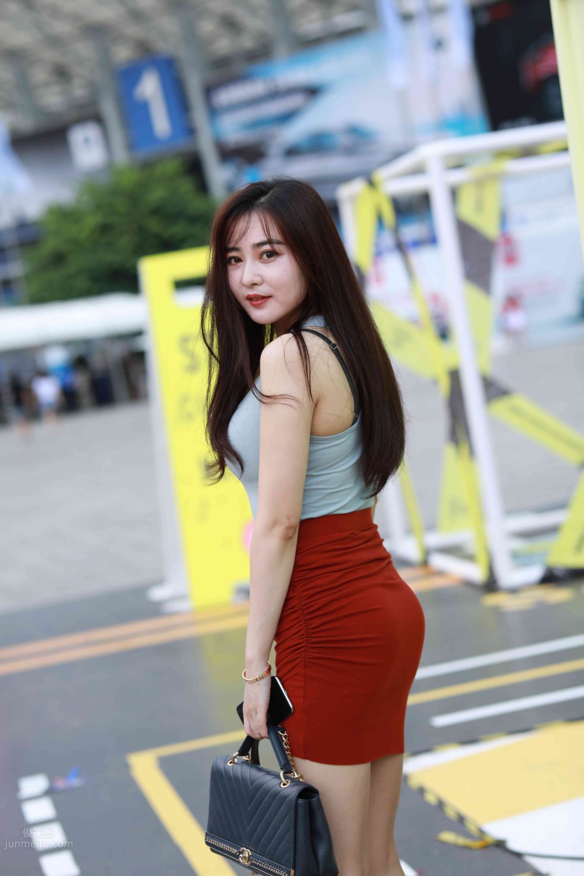 [Mojing Street] 011 Street Snap Girl in Red Skirt photo 19