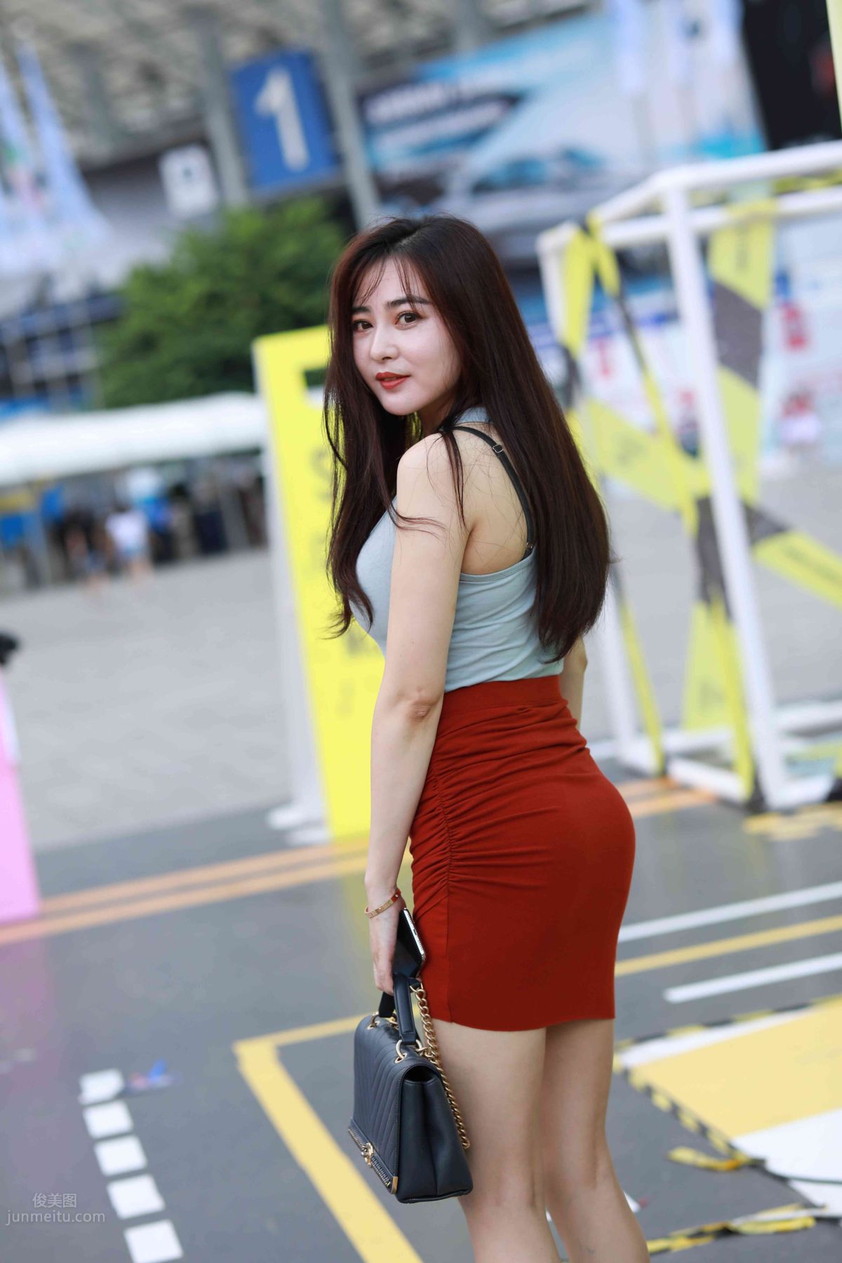 [Mojing Street] 011 Street Snap Girl in Red Skirt photo 21