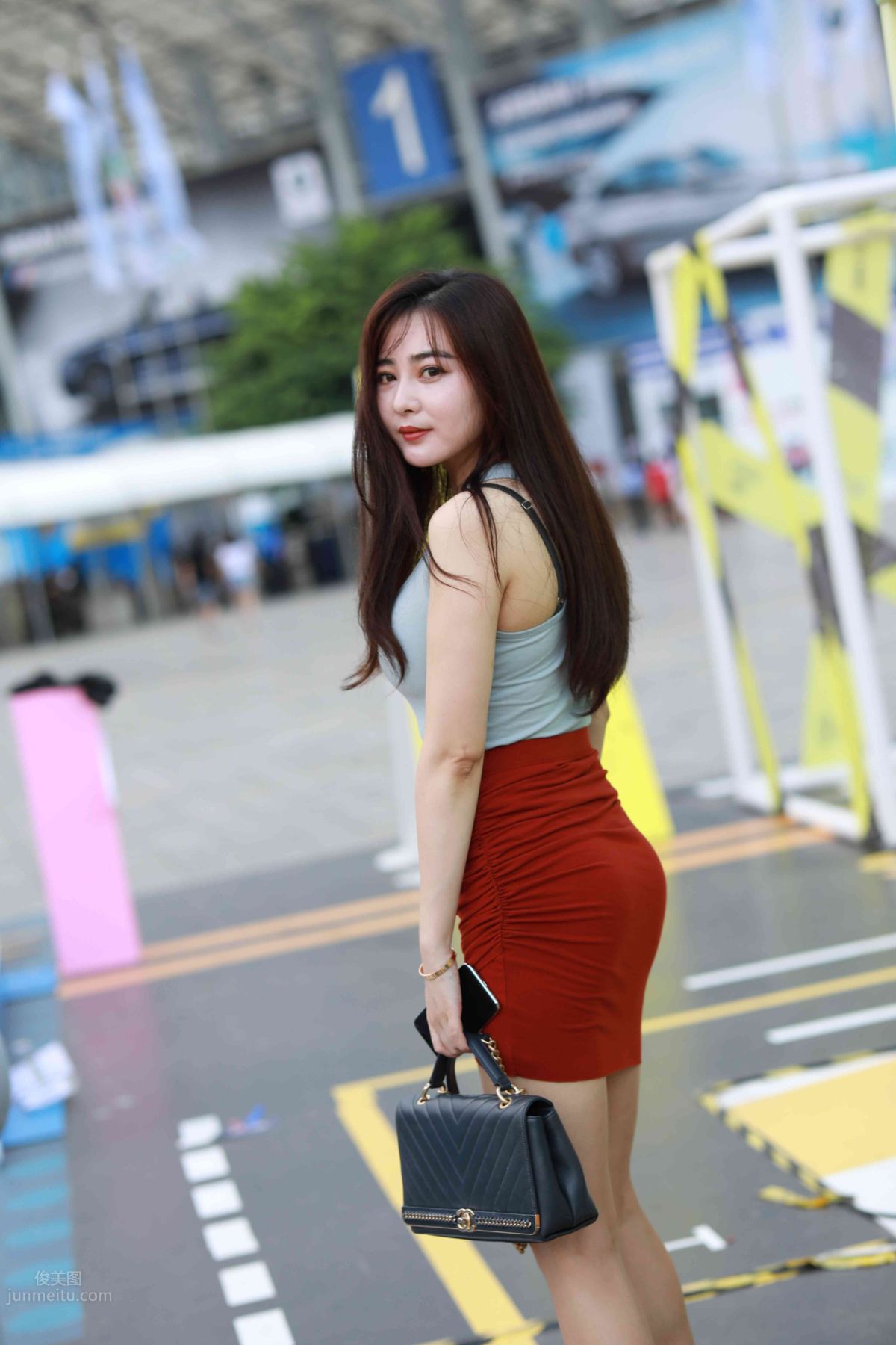 [Mojing Street] 011 Street Snap Girl in Red Skirt photo 22