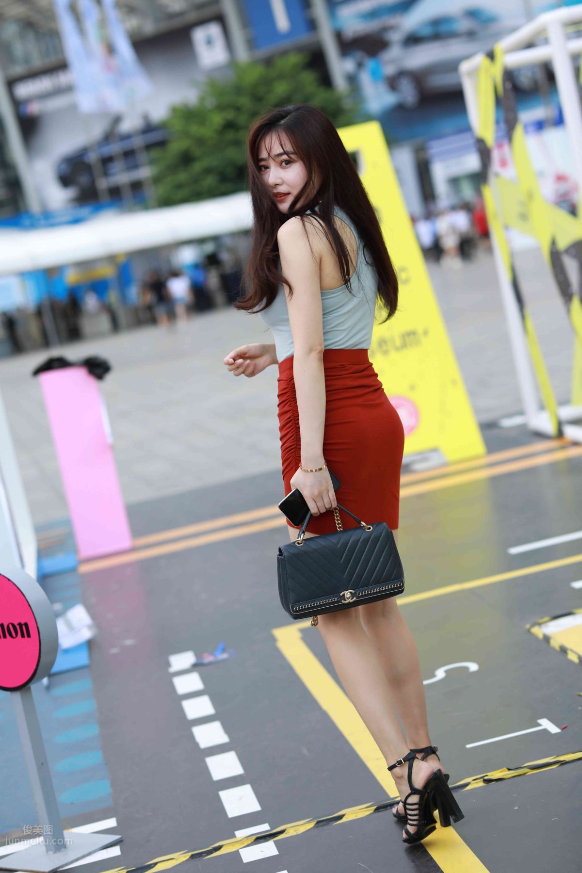 [Mojing Street] 011 Street Snap Girl in Red Skirt photo 25