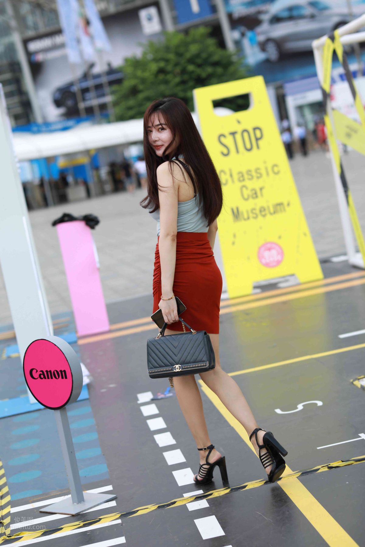 [Mojing Street] 011 Street Snap Girl in Red Skirt photo 28