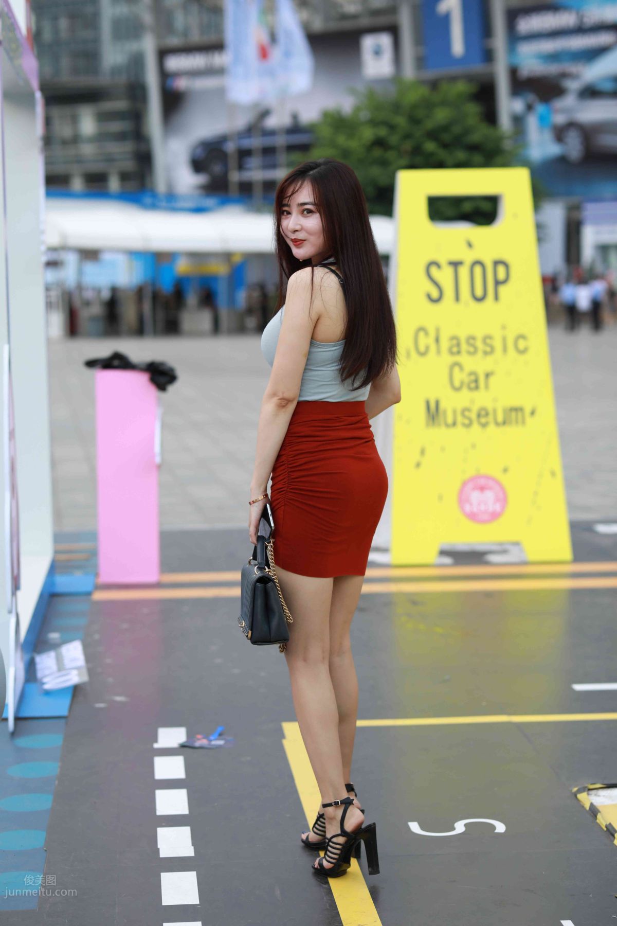 [Mojing Street] 011 Street Snap Girl in Red Skirt photo 30