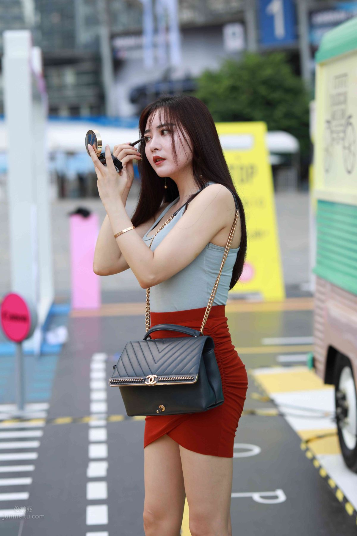 [Mojing Street] 011 Street Snap Girl in Red Skirt photo 36
