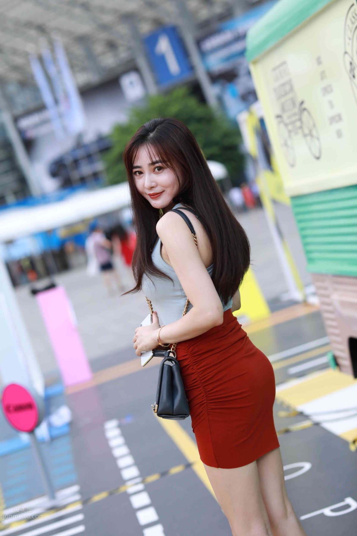 [Mojing Street] 011 Street Snap Girl in Red Skirt photo 46