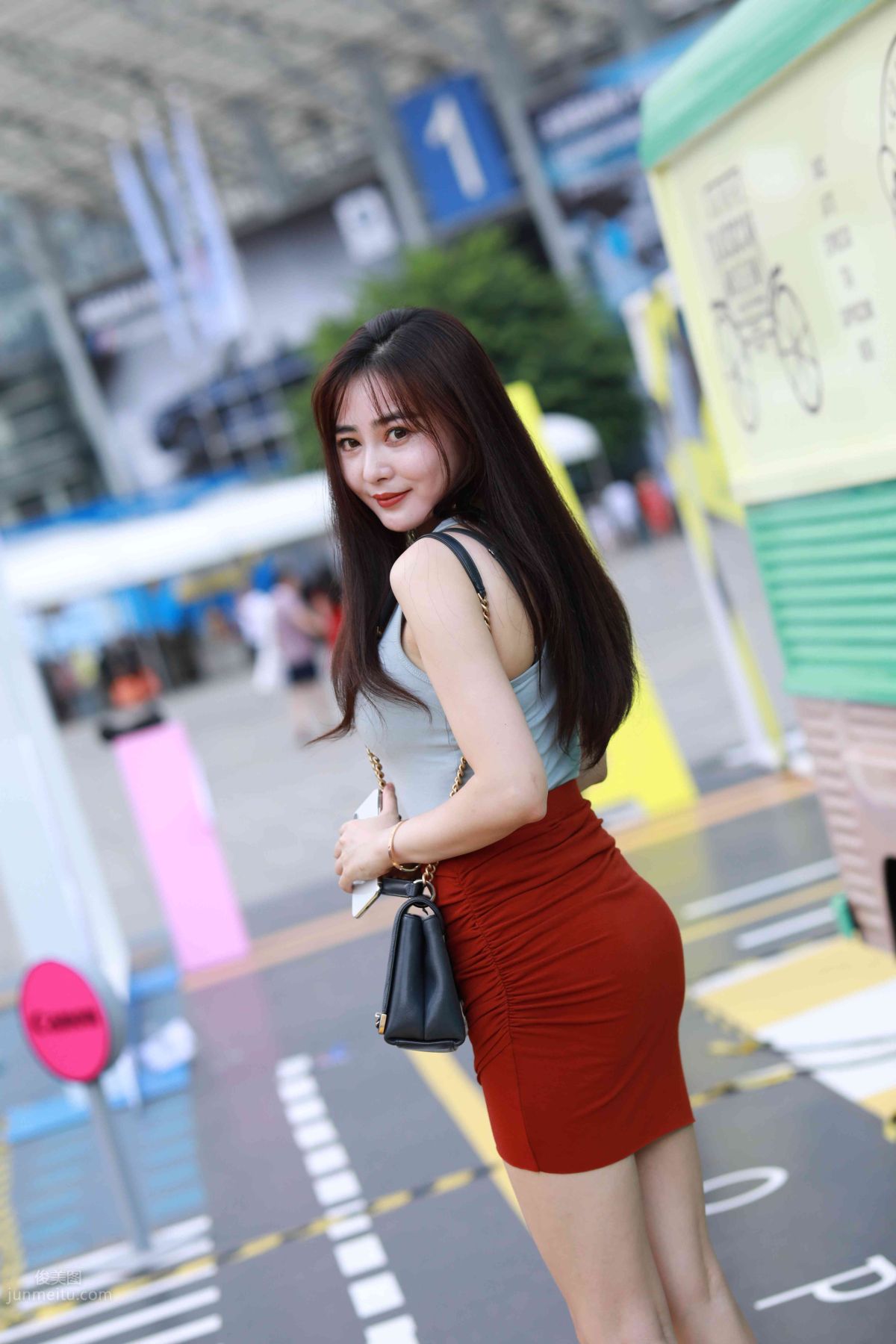 [Mojing Street] 011 Street Snap Girl in Red Skirt photo 47