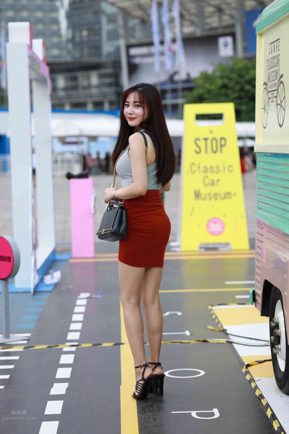 [Mojing Street] 011 Street Snap Girl in Red Skirt photo 51