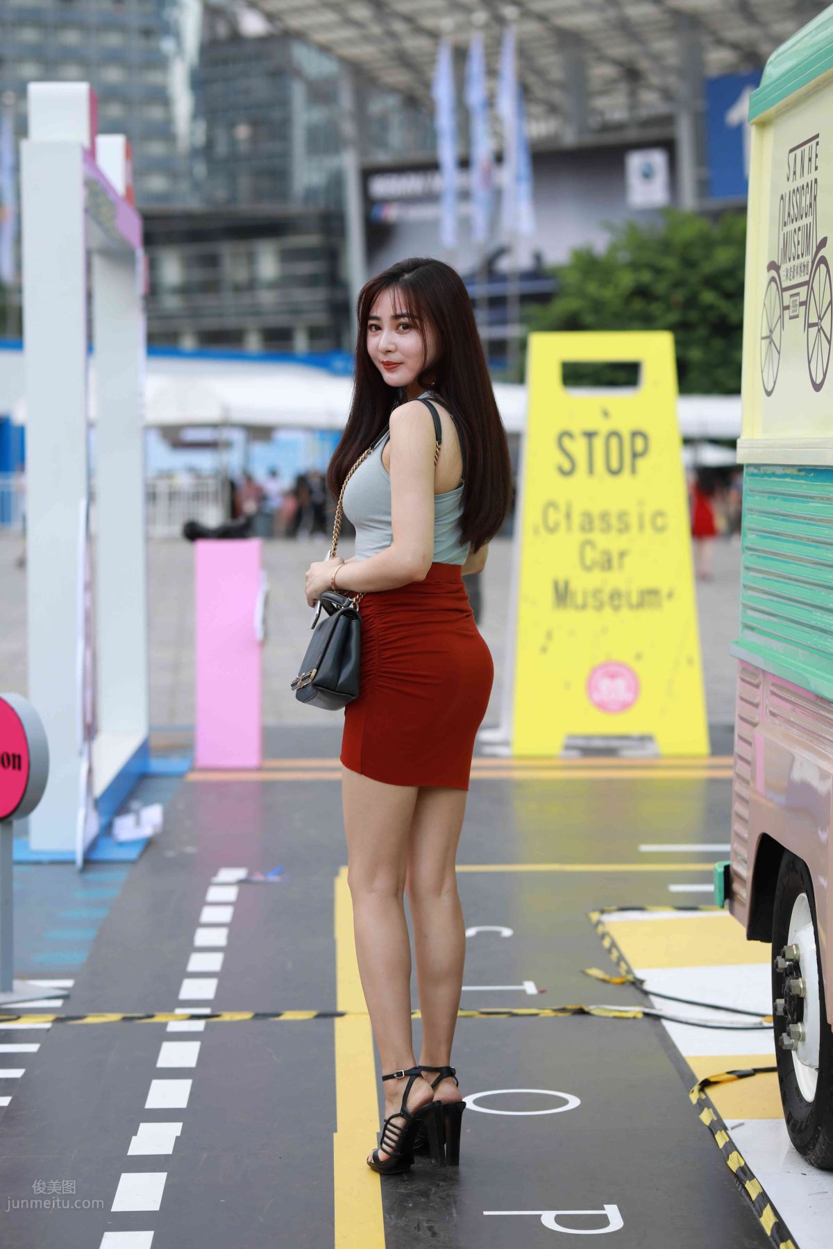 [Mojing Street] 011 Street Snap Girl in Red Skirt photo 53