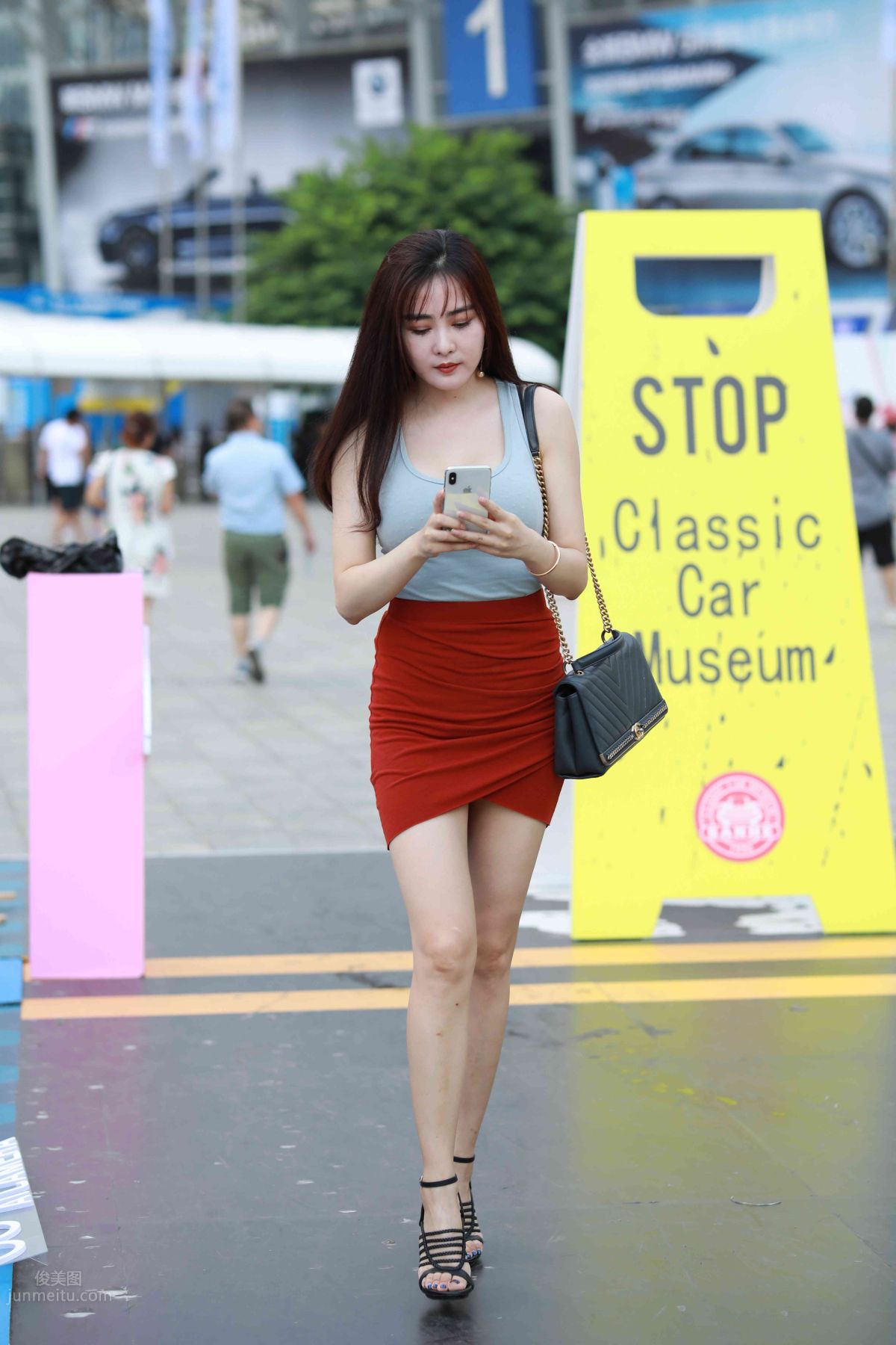 [Mojing Street] 011 Street Snap Girl in Red Skirt photo 57