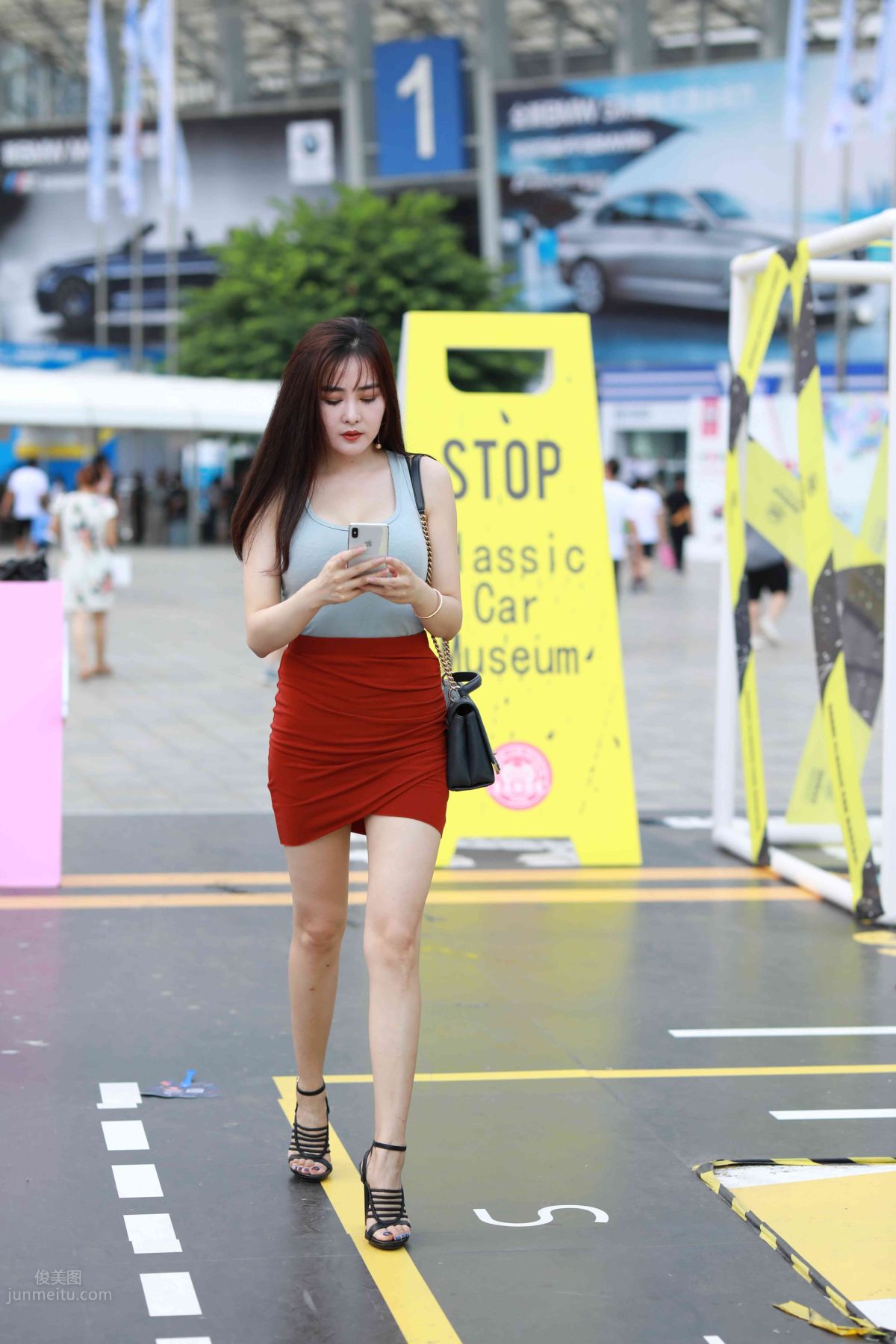 [Mojing Street] 011 Street Snap Girl in Red Skirt photo 58