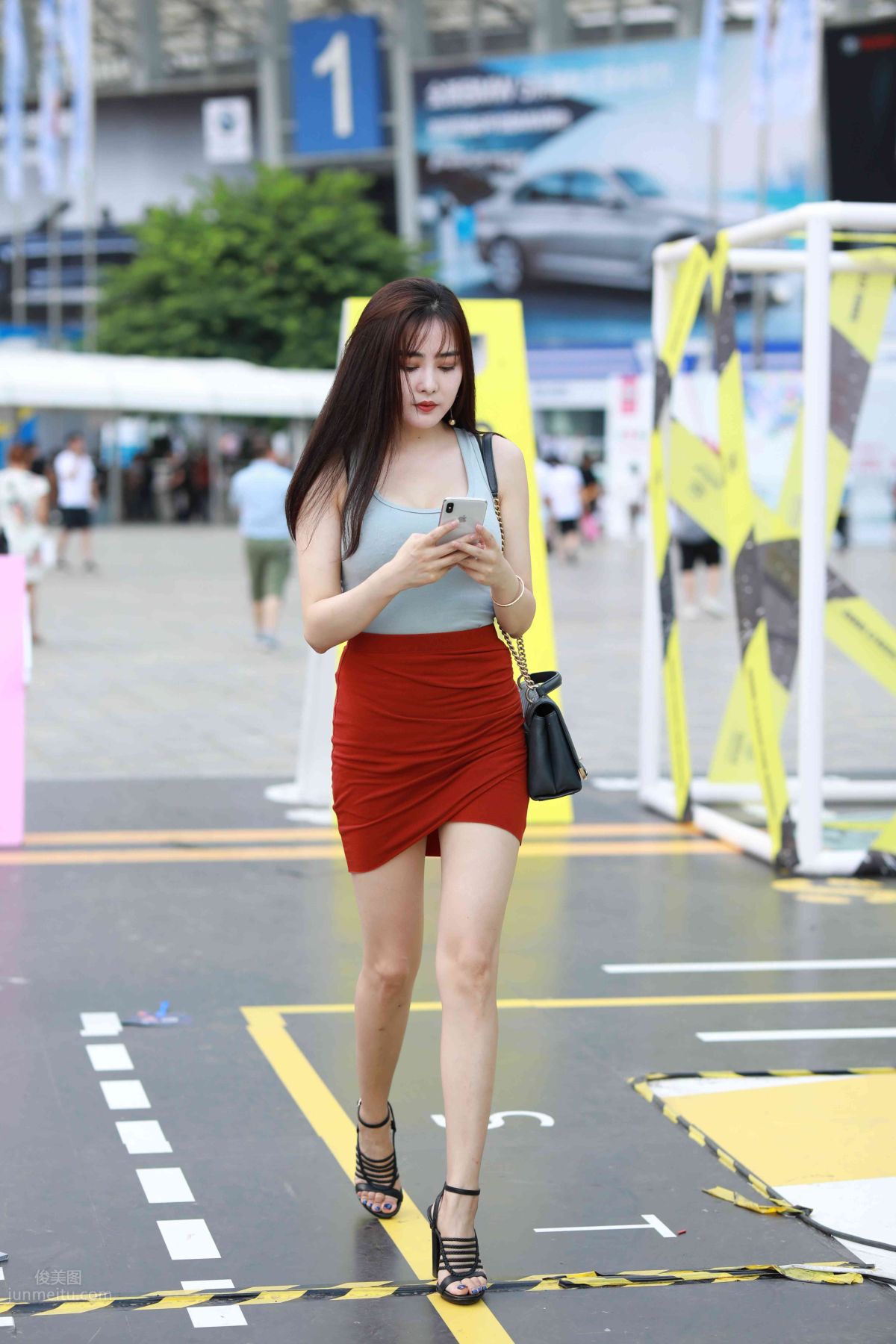 [Mojing Street] 011 Street Snap Girl in Red Skirt photo 59