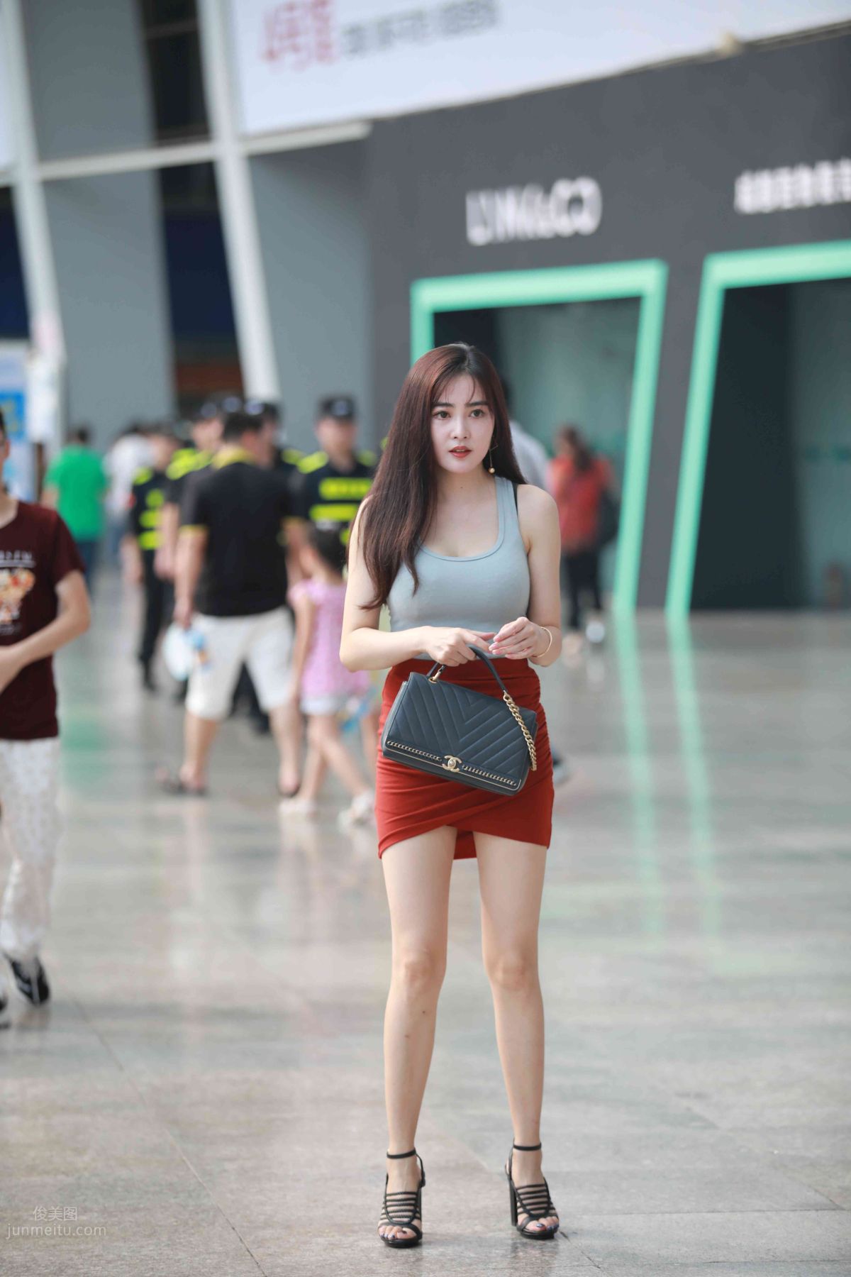 [Mojing Street] 011 Street Snap Girl in Red Skirt photo 93