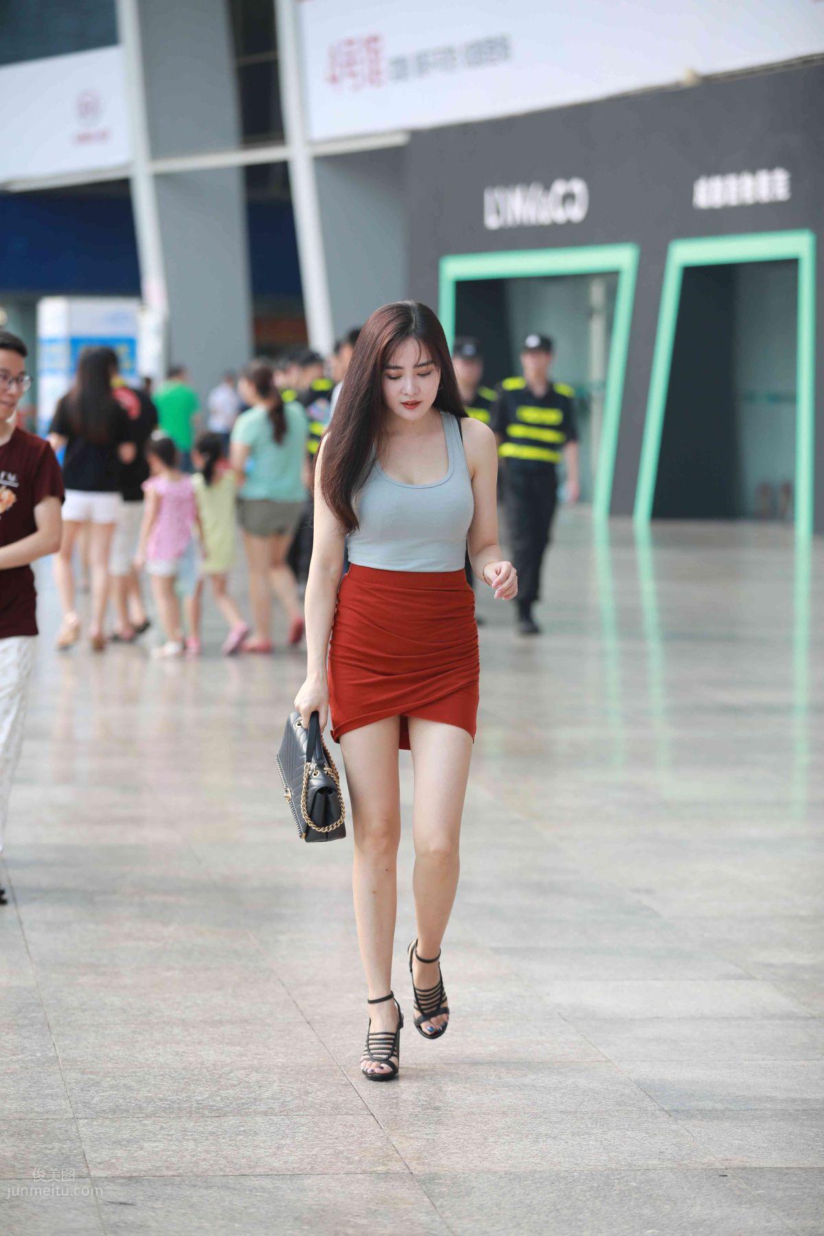 [Mojing Street] 011 Street Snap Girl in Red Skirt photo 95