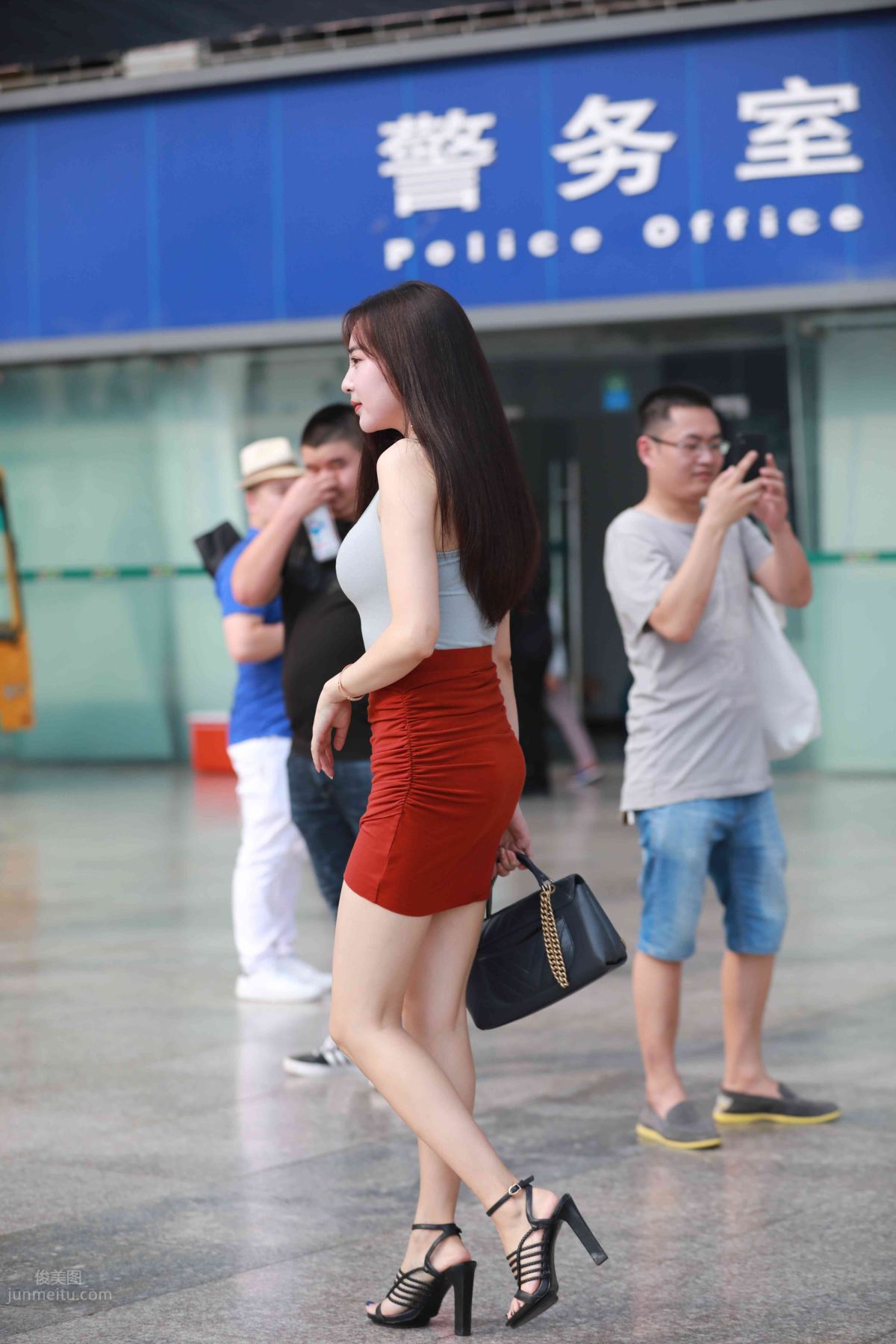 [Mojing Street] 011 Street Snap Girl in Red Skirt photo 104