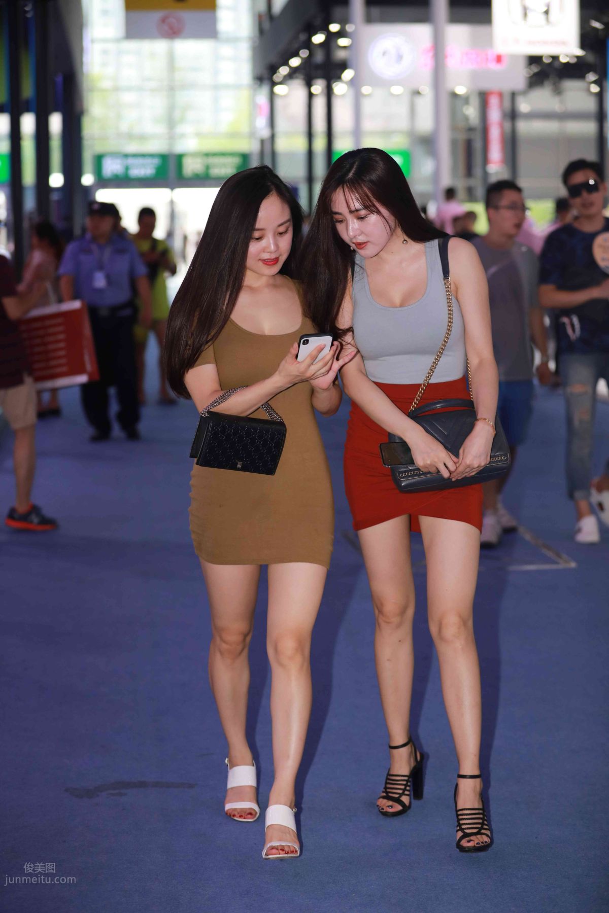 [Mojing Street] 011 Street Snap Girl in Red Skirt photo 110
