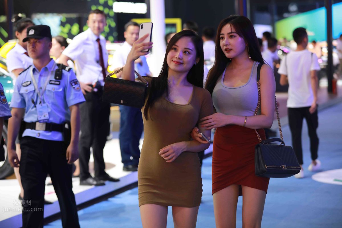 [Mojing Street] 011 Street Snap Girl in Red Skirt photo 111