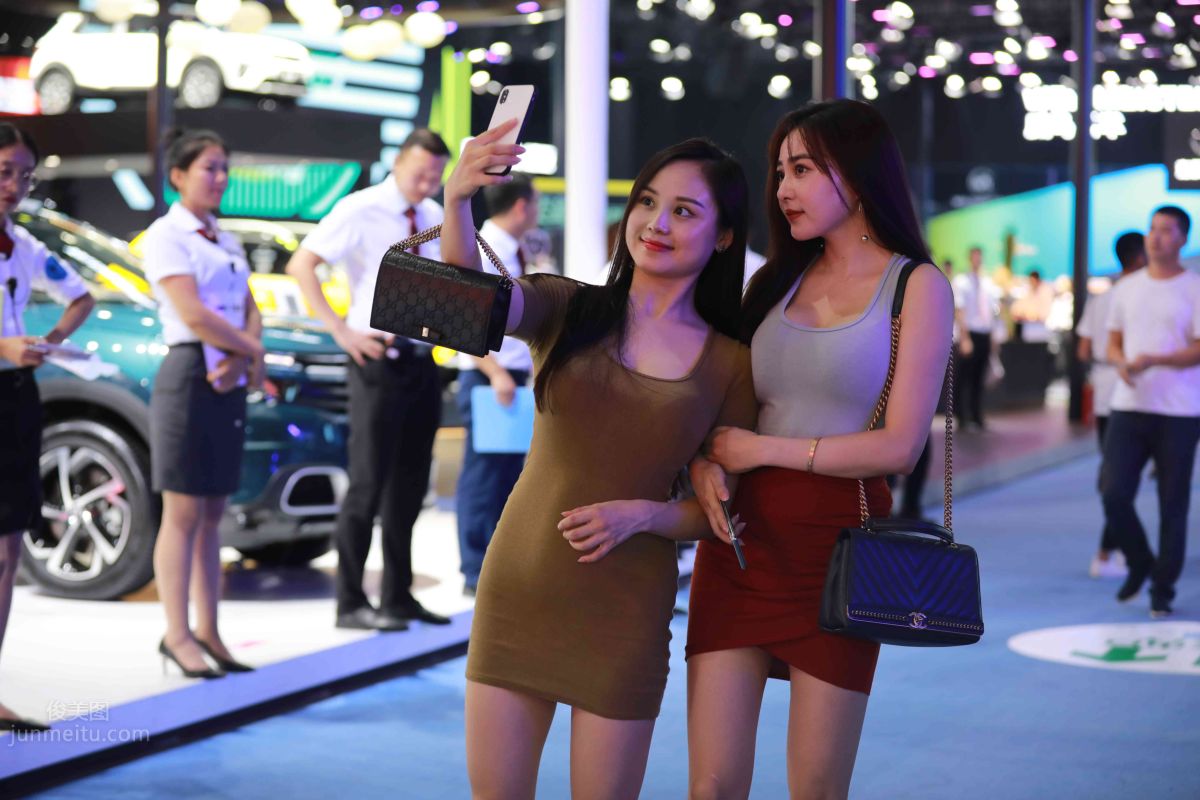 [Mojing Street] 011 Street Snap Girl in Red Skirt photo 112