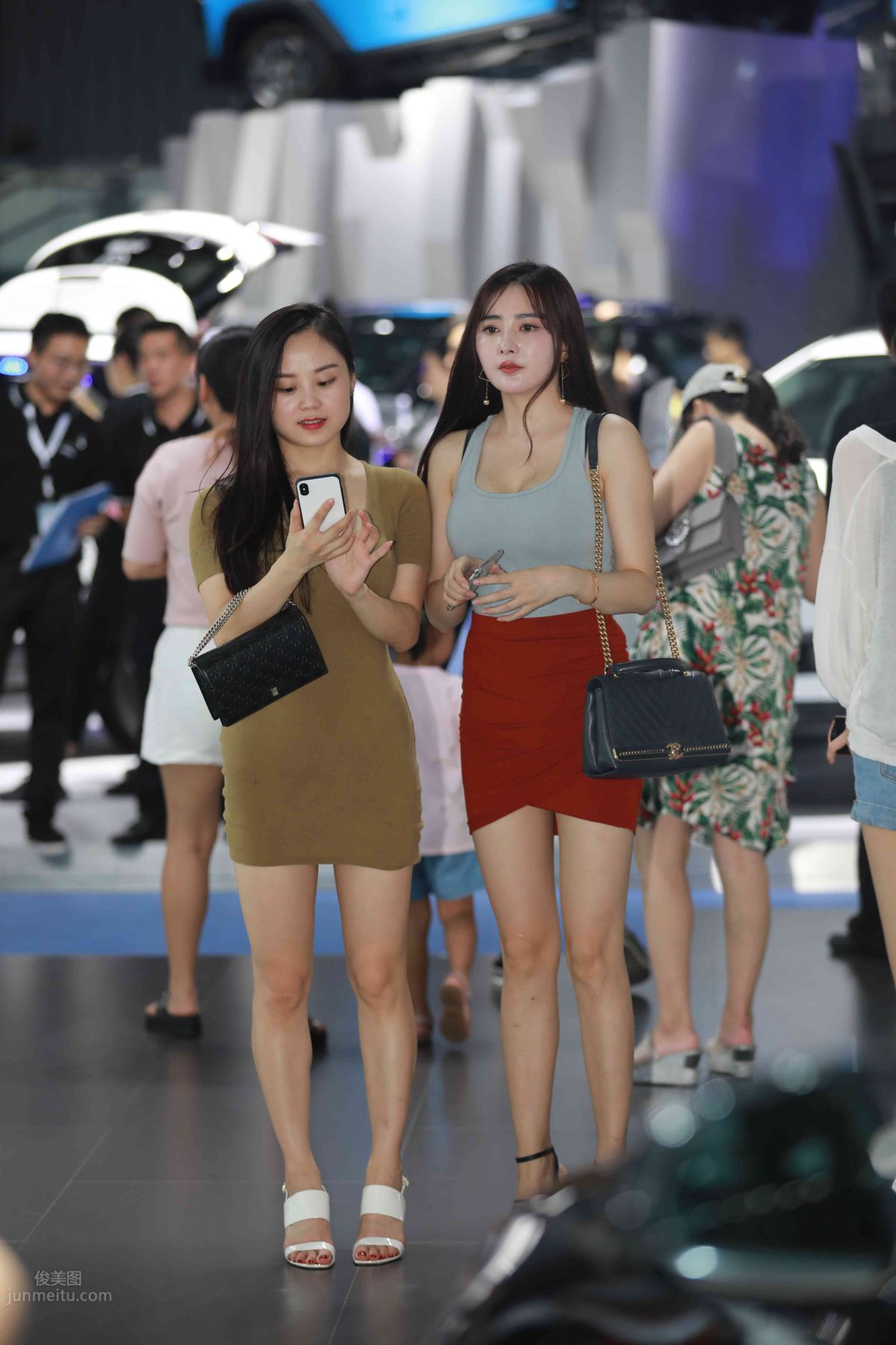 [Mojing Street] 011 Street Snap Girl in Red Skirt photo 113