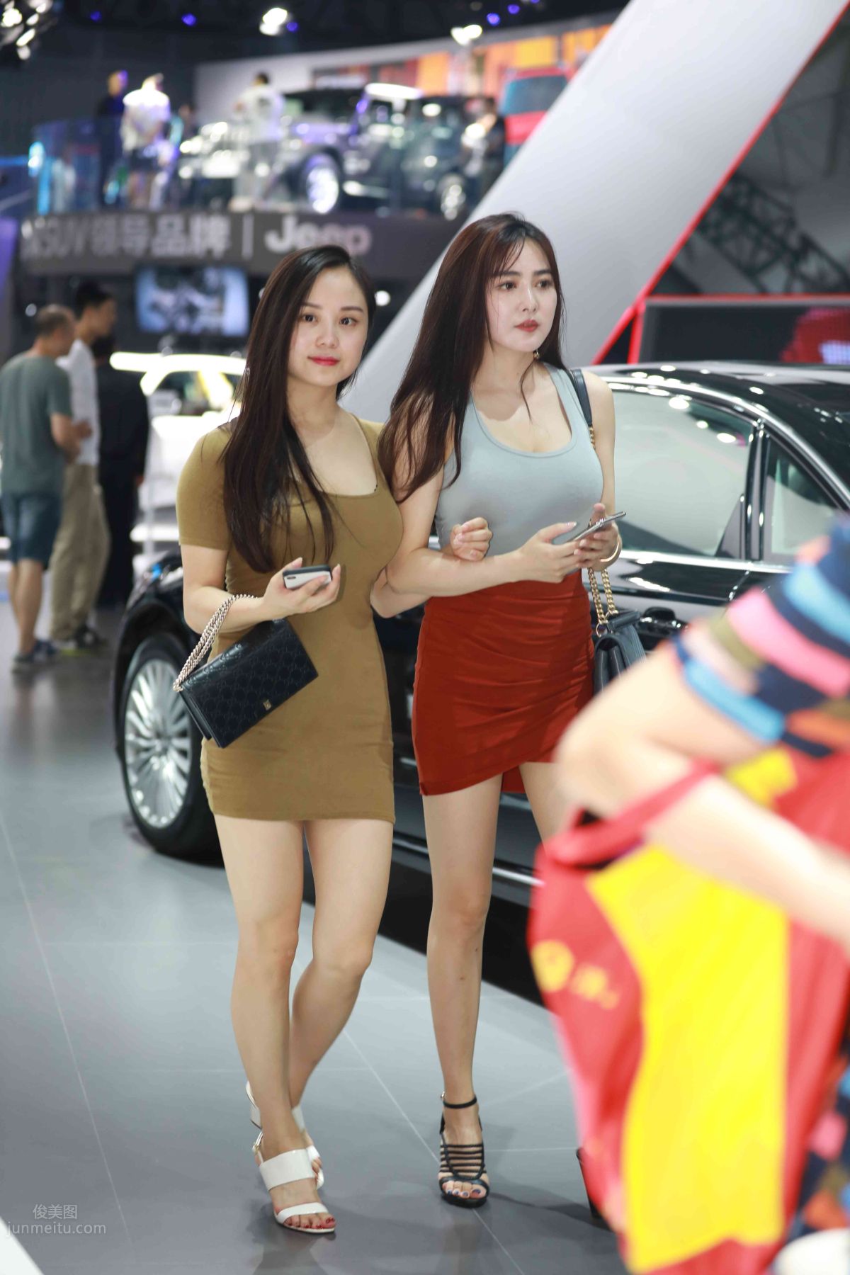 [Mojing Street] 011 Street Snap Girl in Red Skirt photo 116