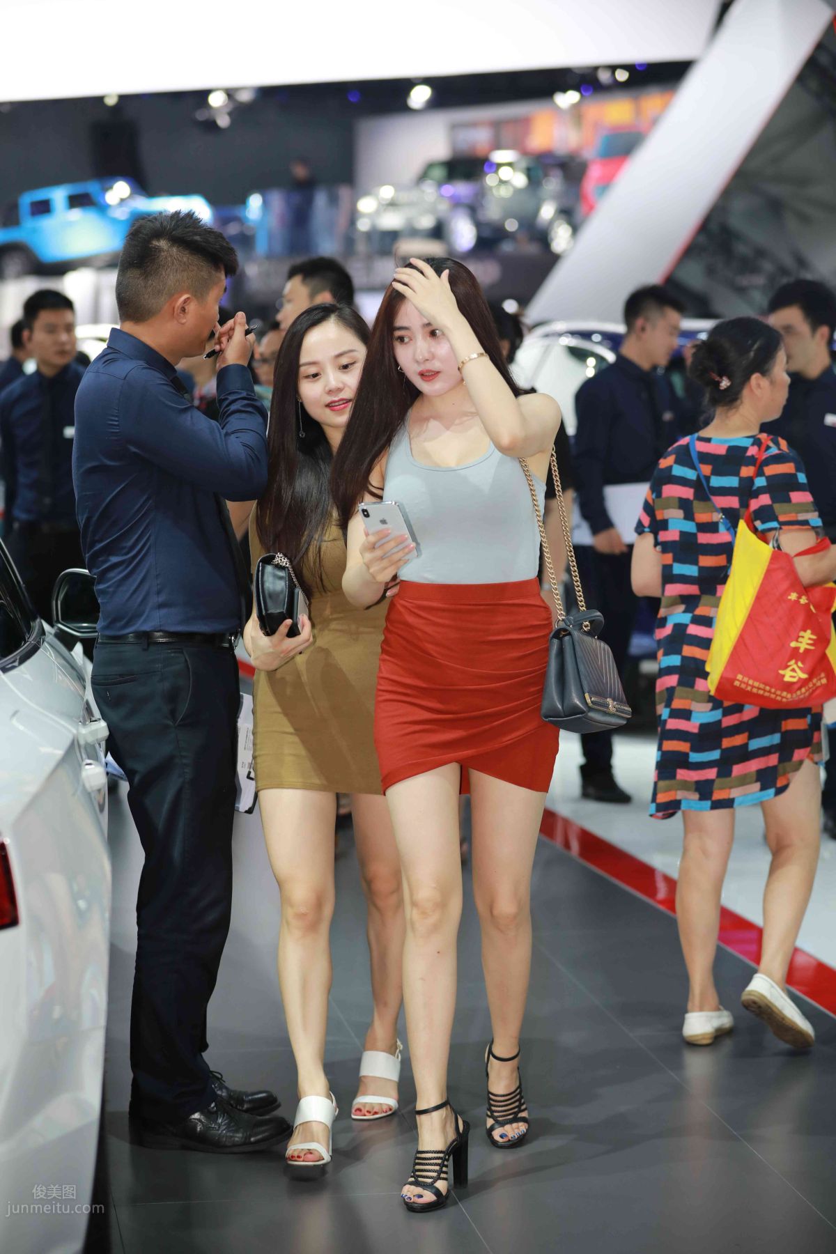 [Mojing Street] 011 Street Snap Girl in Red Skirt photo 119