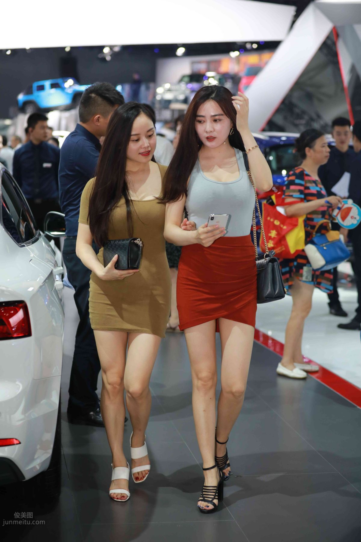 [Mojing Street] 011 Street Snap Girl in Red Skirt photo 120