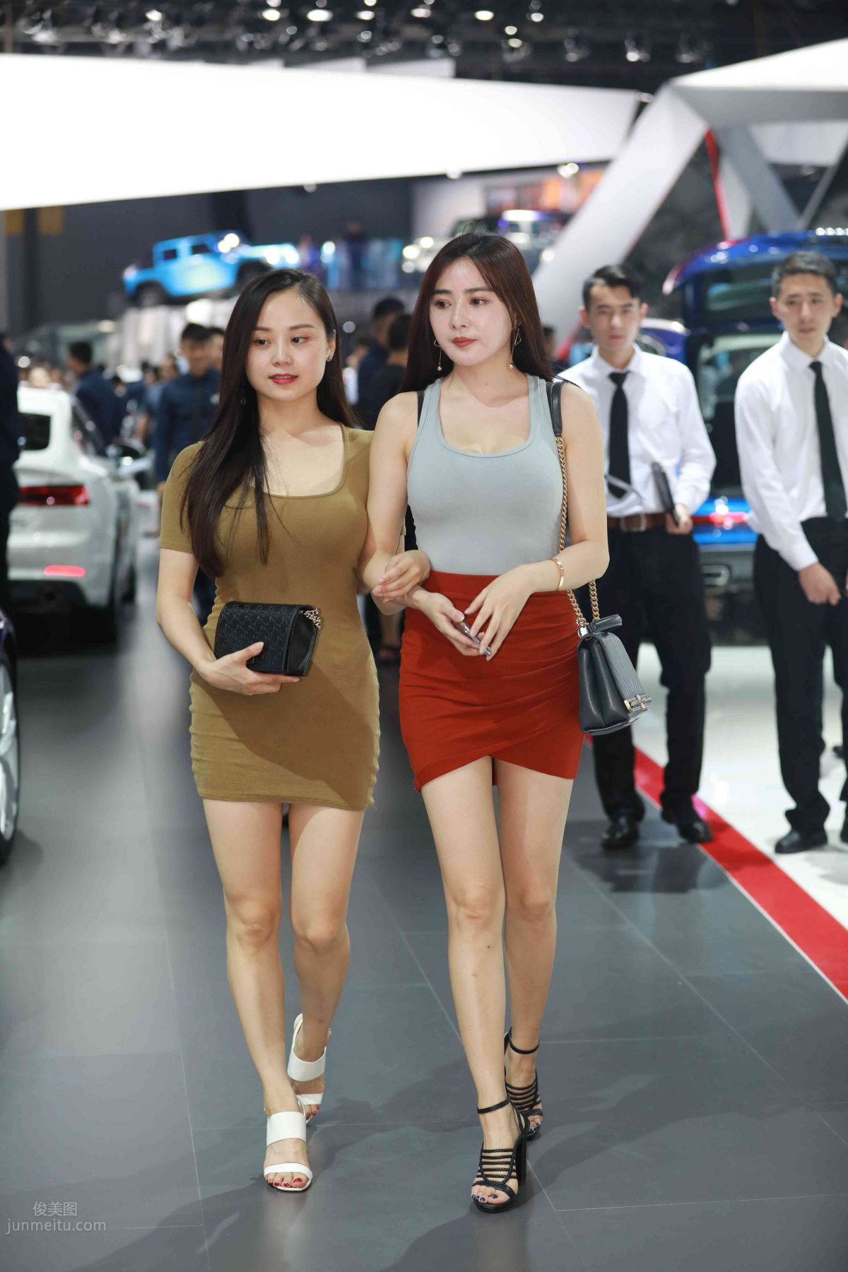 [Mojing Street] 011 Street Snap Girl in Red Skirt photo 123