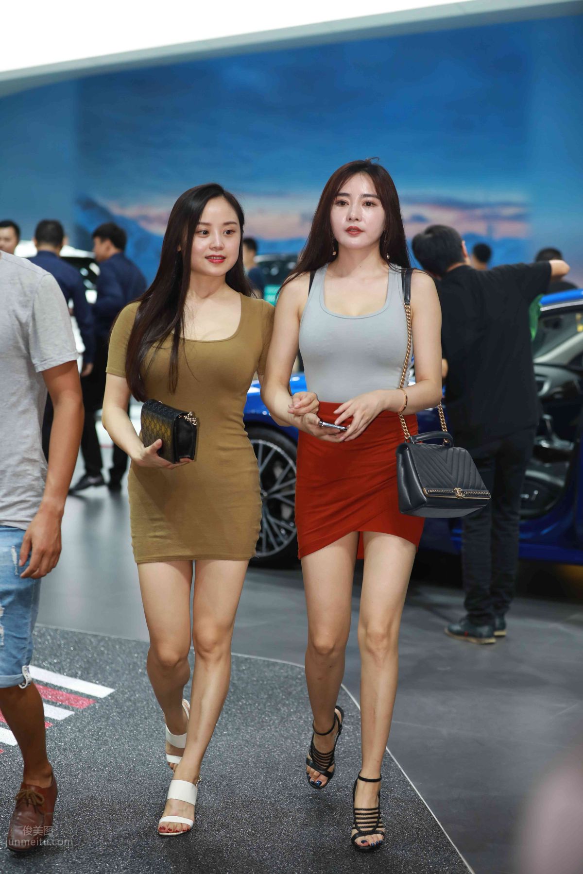 [Mojing Street] 011 Street Snap Girl in Red Skirt photo 127