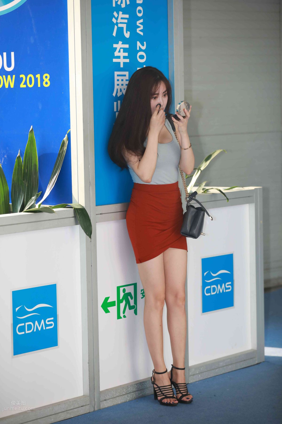 [Mojing Street] 011 Street Snap Girl in Red Skirt photo 128