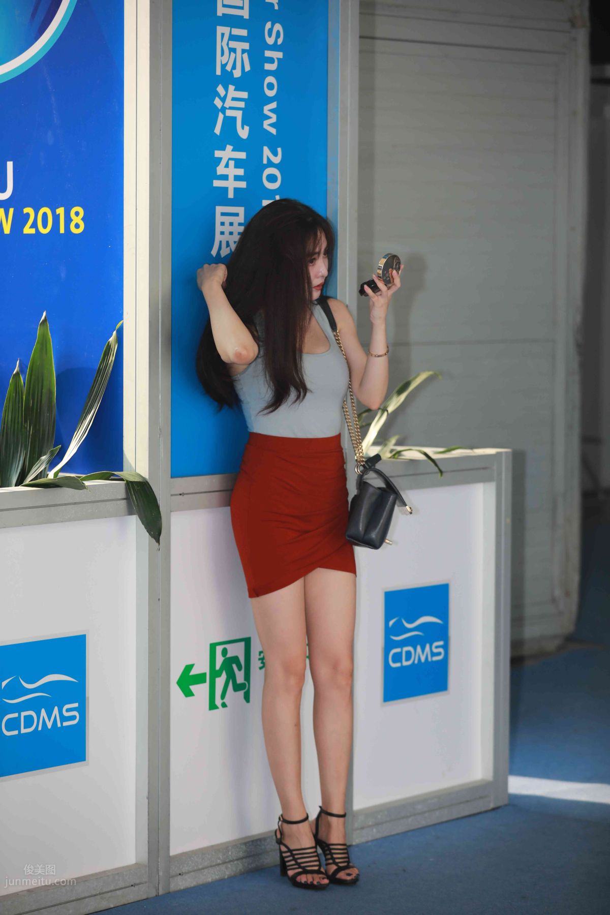 [Mojing Street] 011 Street Snap Girl in Red Skirt photo 129