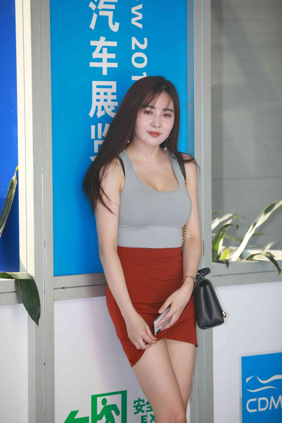 [Mojing Street] 011 Street Snap Girl in Red Skirt photo 131