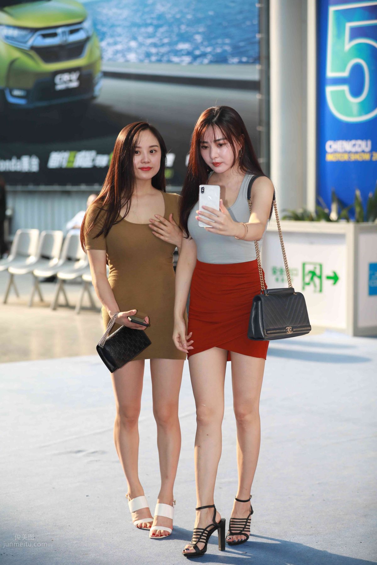 [Mojing Street] 011 Street Snap Girl in Red Skirt photo 133