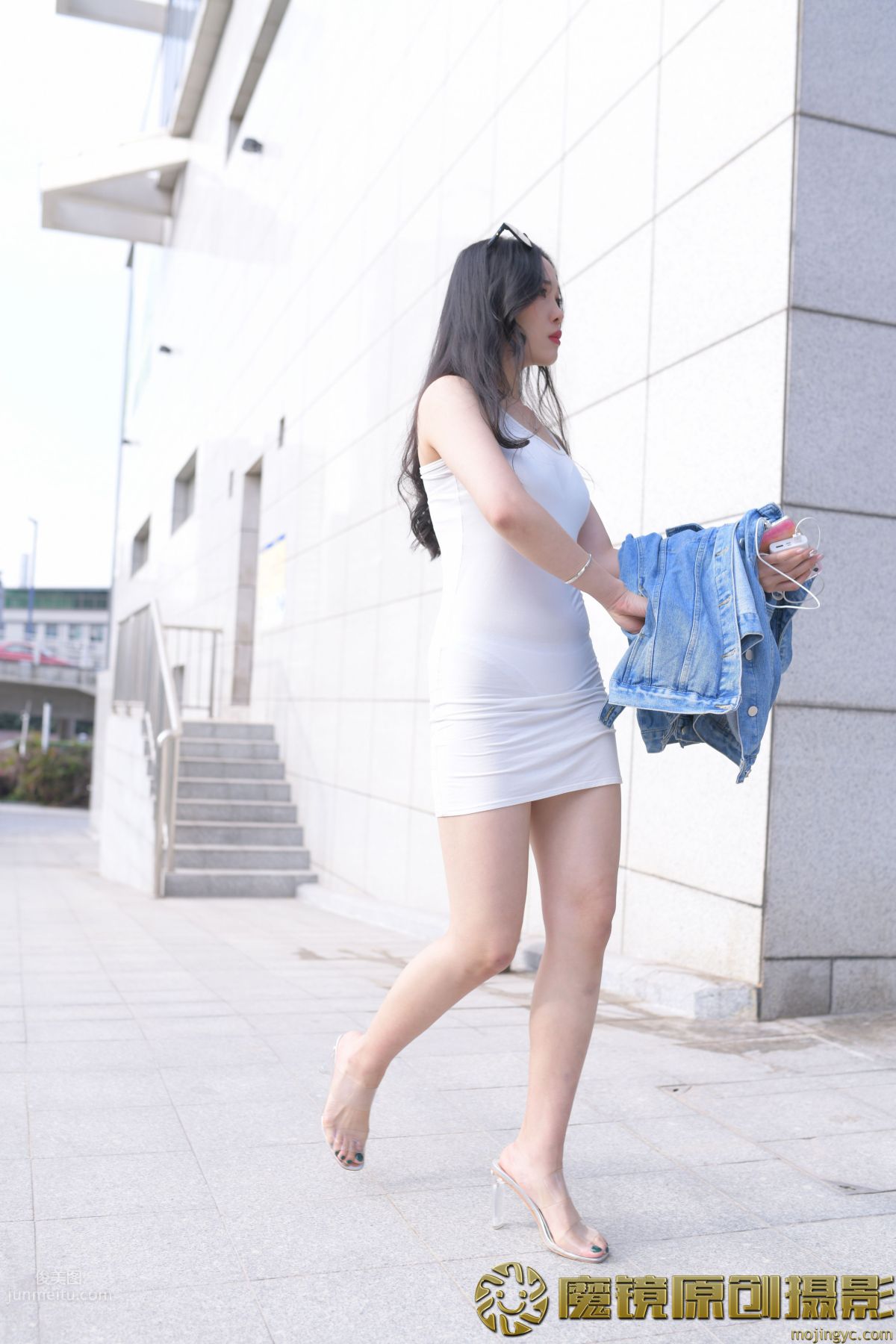 [魔鏡街拍] 014 超性感白色包臀裙美女 319