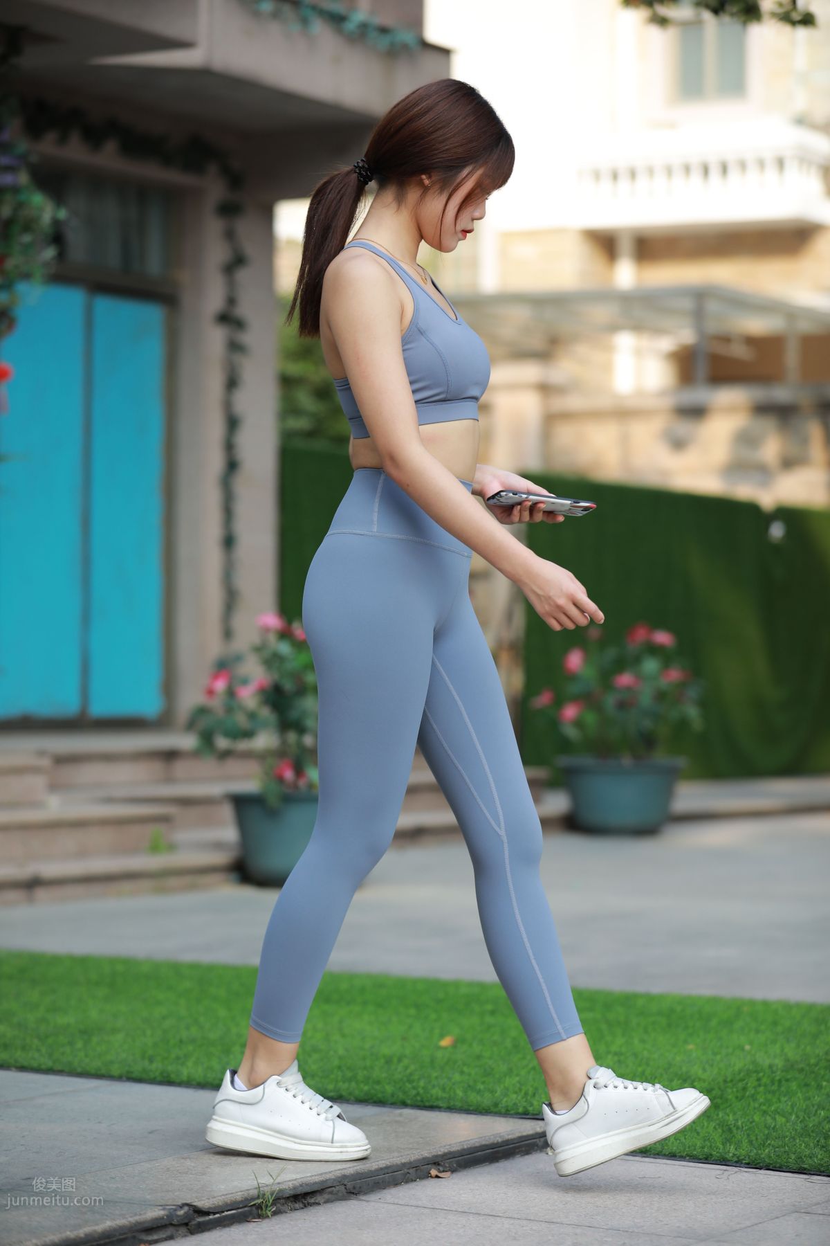 [Mojing Street] 053 Girl in Gray-Blue Yoga Pants photo 221