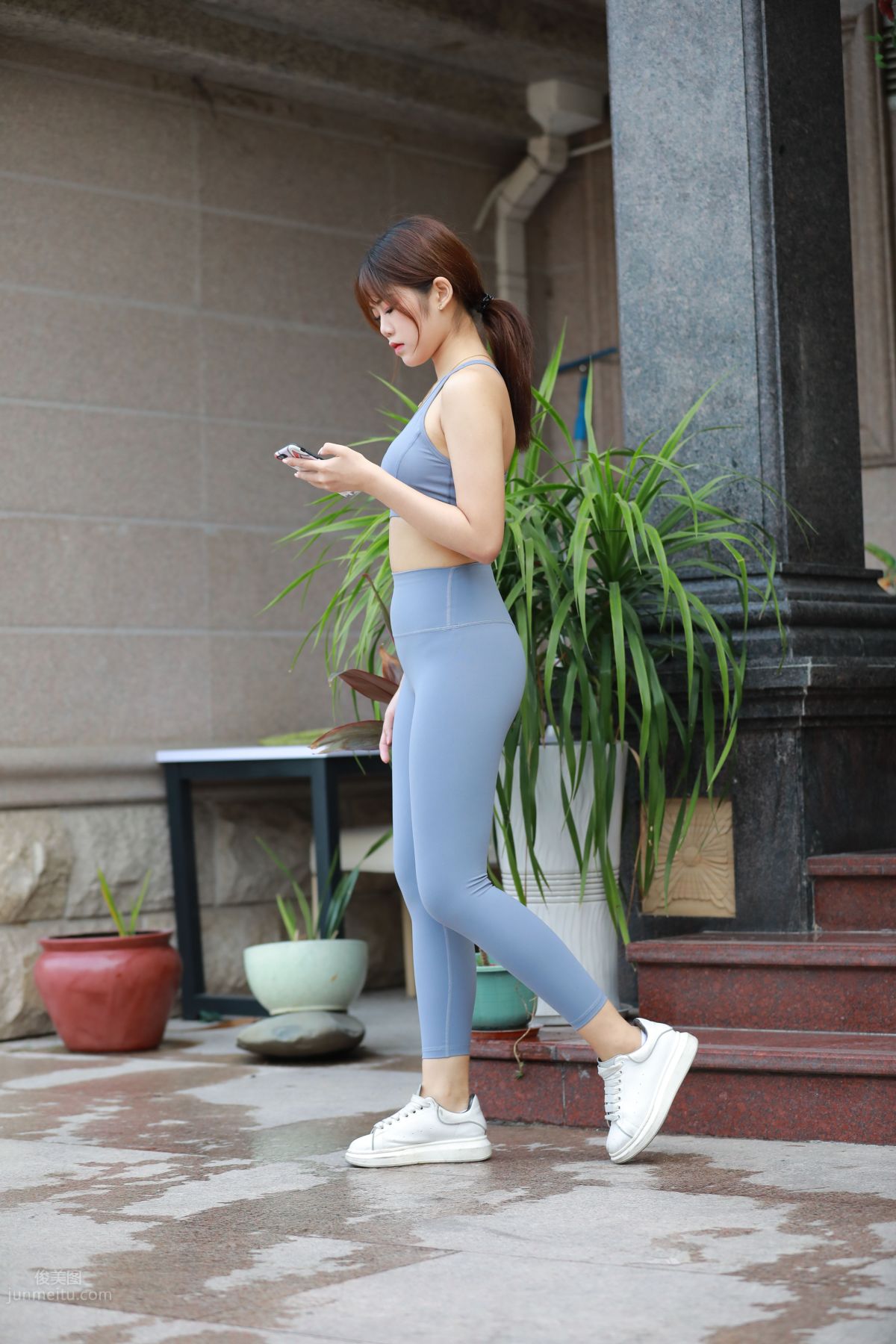 [Mojing Street] 053 Girl in Gray-Blue Yoga Pants photo 302