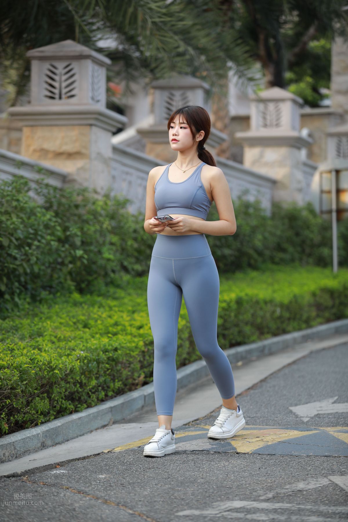 [Mojing Street] 053 Girl in Gray-Blue Yoga Pants photo 405