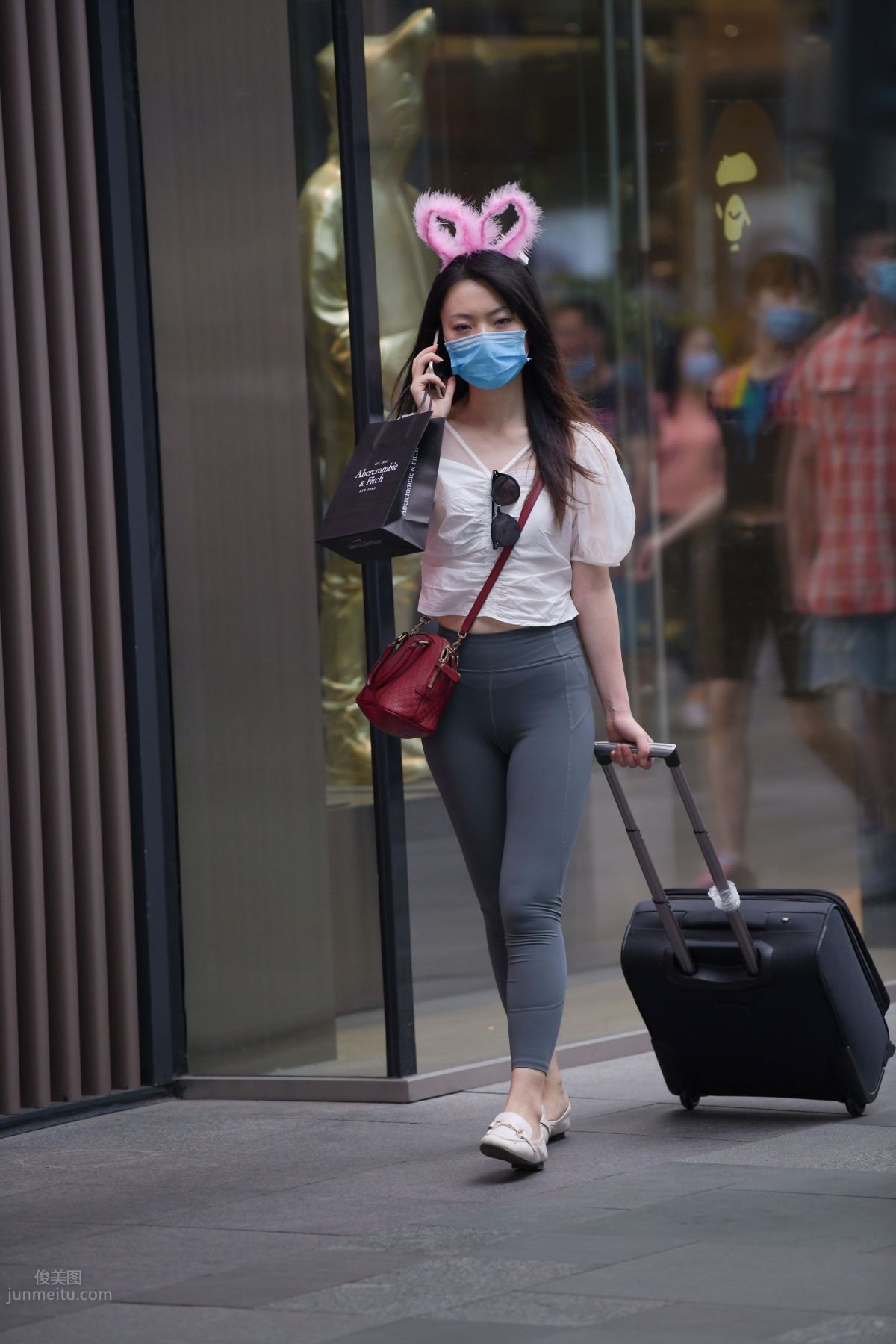 [Mojing Street] 054 Street Snap Girl in Tight Pants photo 2