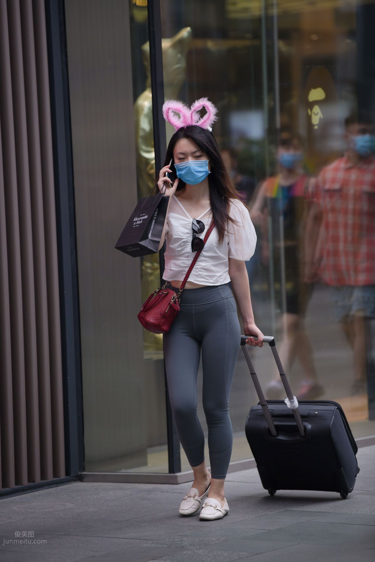 [Mojing Street] 054 Street Snap Girl in Tight Pants photo 3