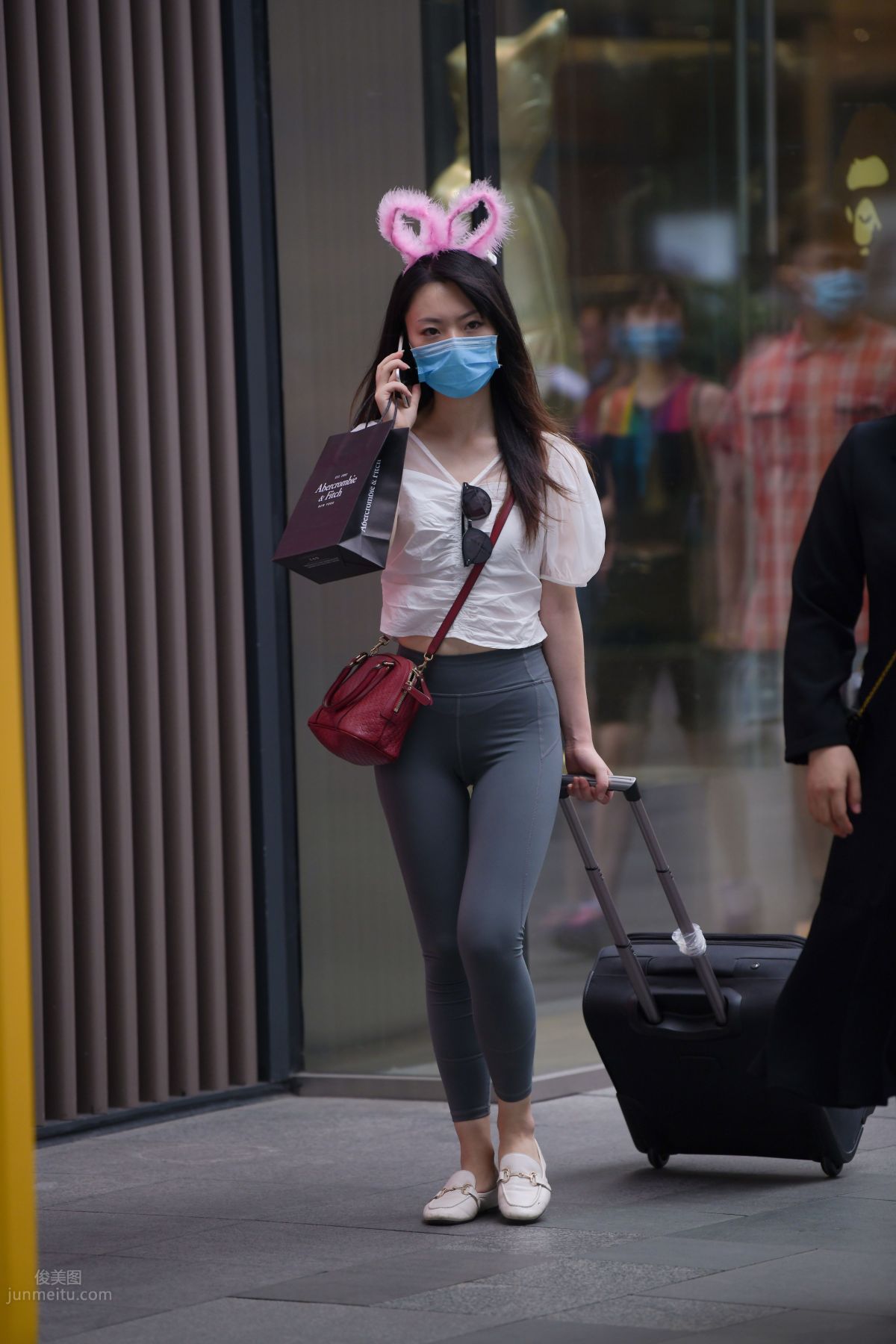 [Mojing Street] 054 Street Snap Girl in Tight Pants photo 5