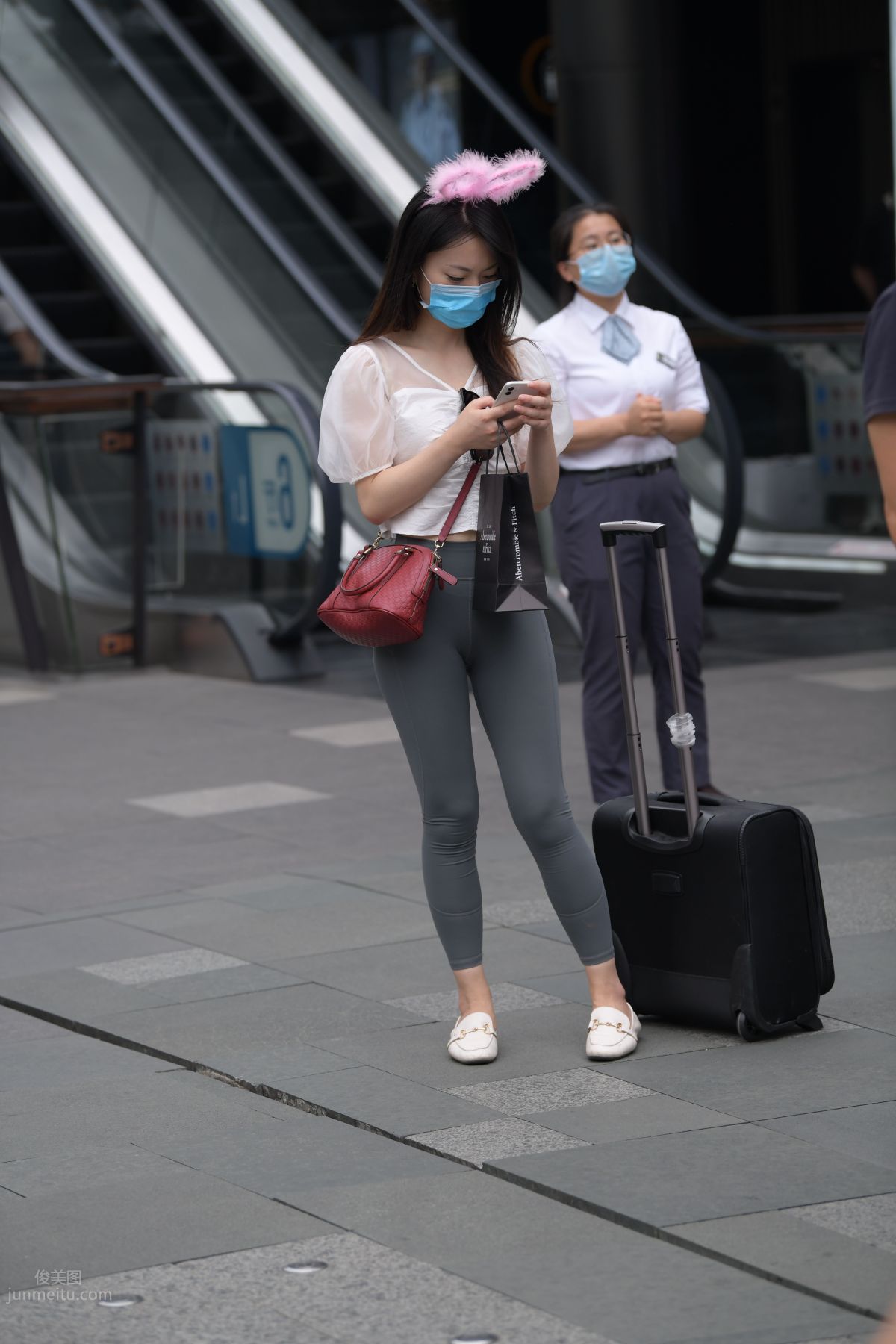 [Mojing Street] 054 Street Snap Girl in Tight Pants photo 17