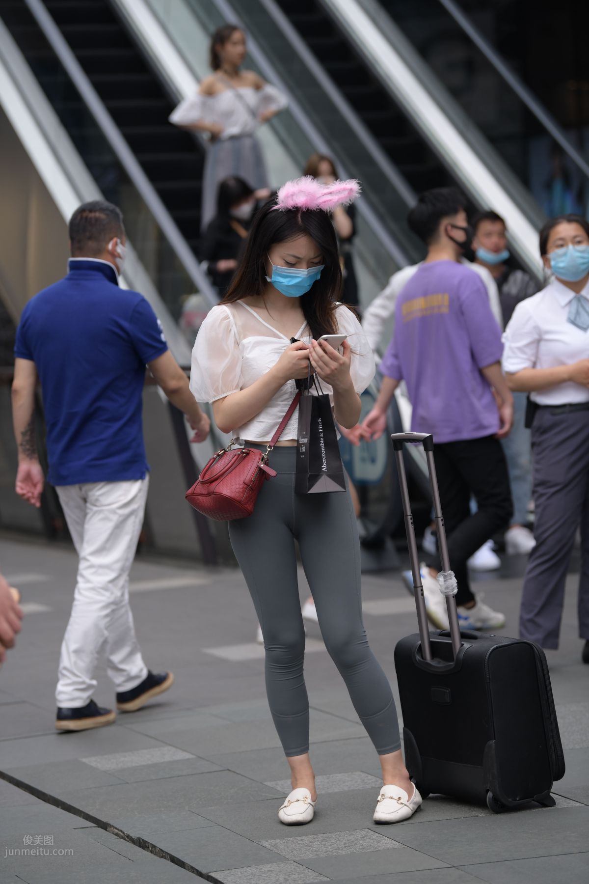 [Mojing Street] 054 Street Snap Girl in Tight Pants photo 18