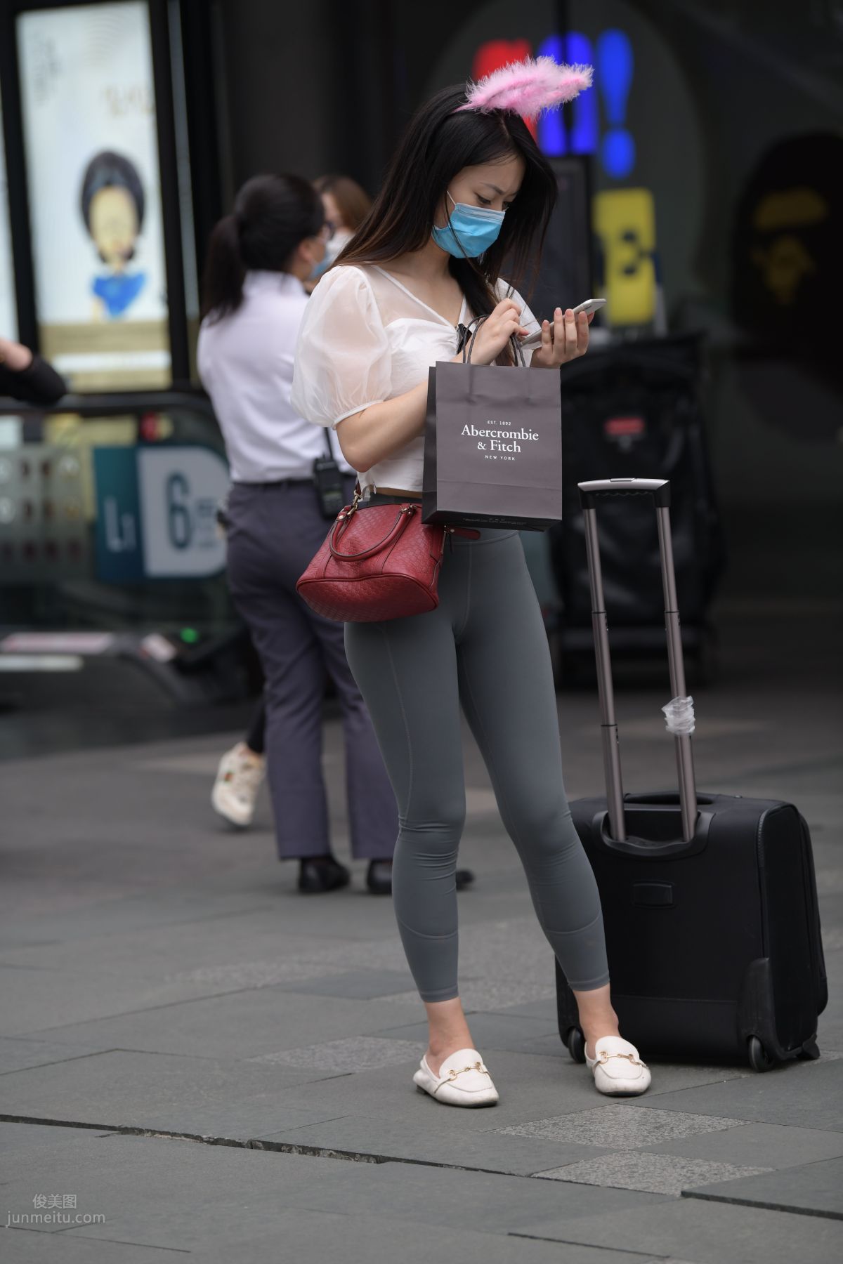 [Mojing Street] 054 Street Snap Girl in Tight Pants photo 21