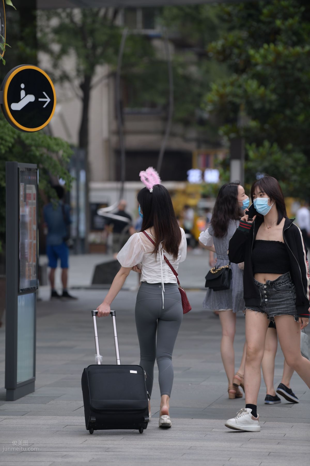 [Mojing Street] 054 Street Snap Girl in Tight Pants photo 152